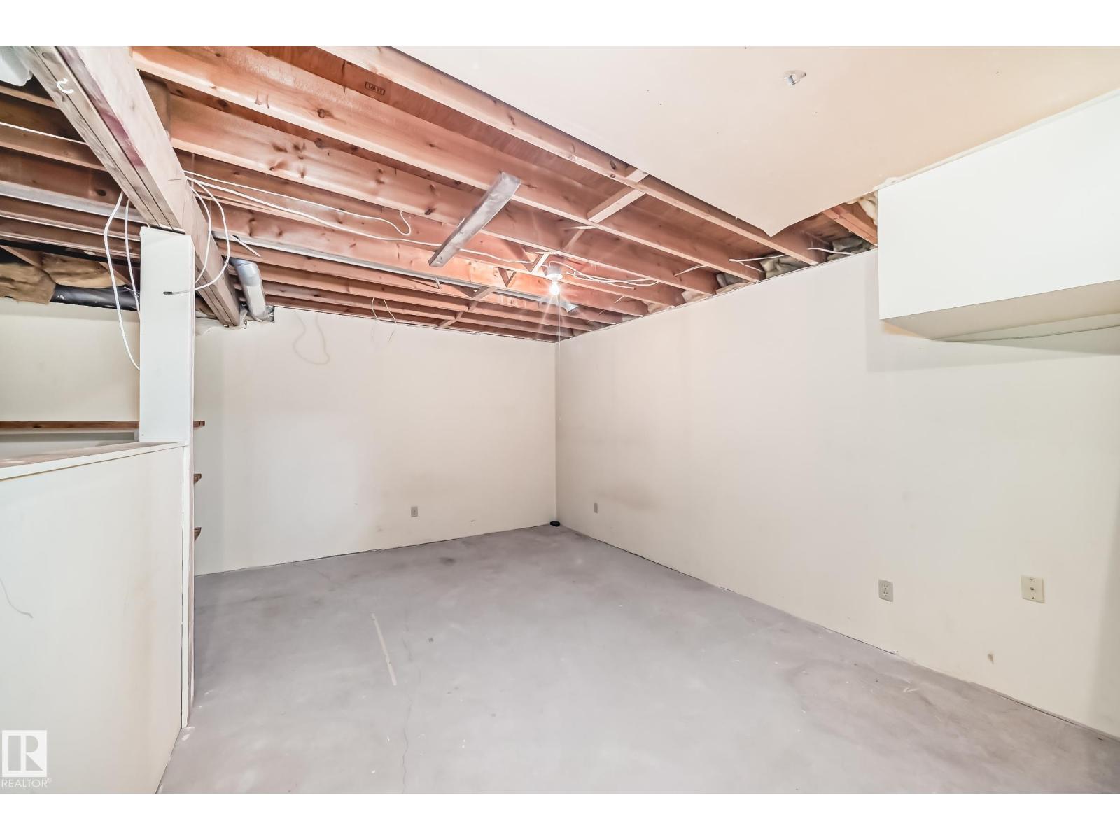 4432 33A AV NW, Edmonton