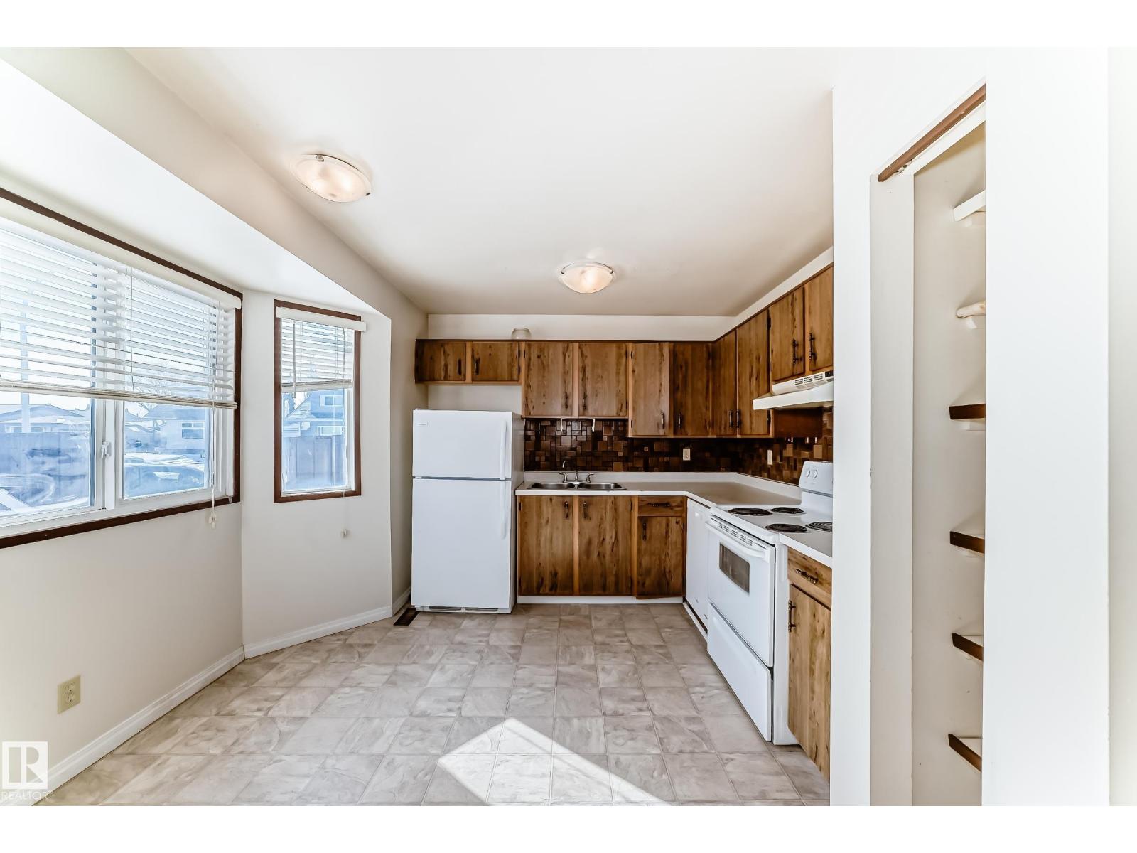 4432 33A AV NW, Edmonton