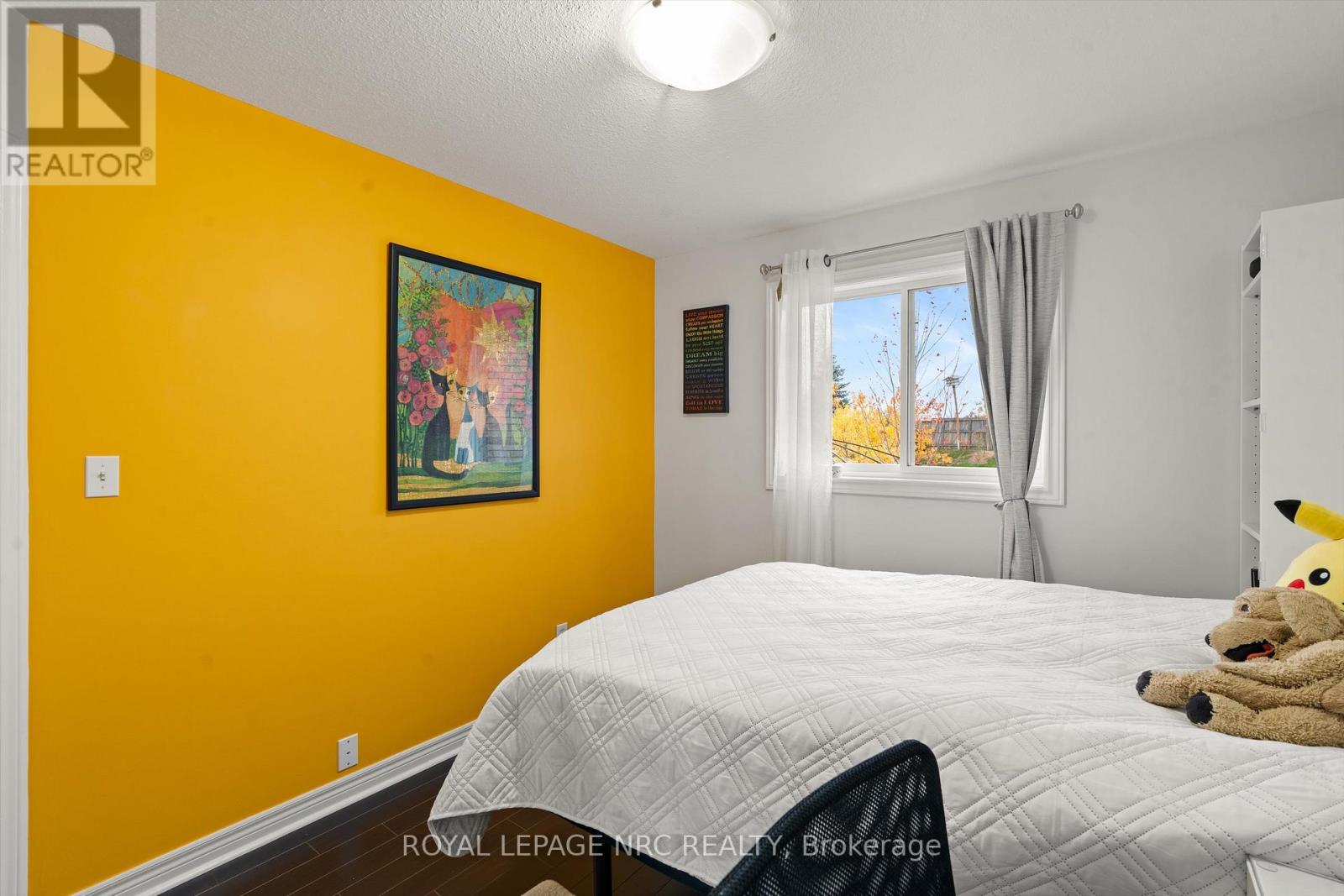#B 393 GLENDALE AVENUE - 18