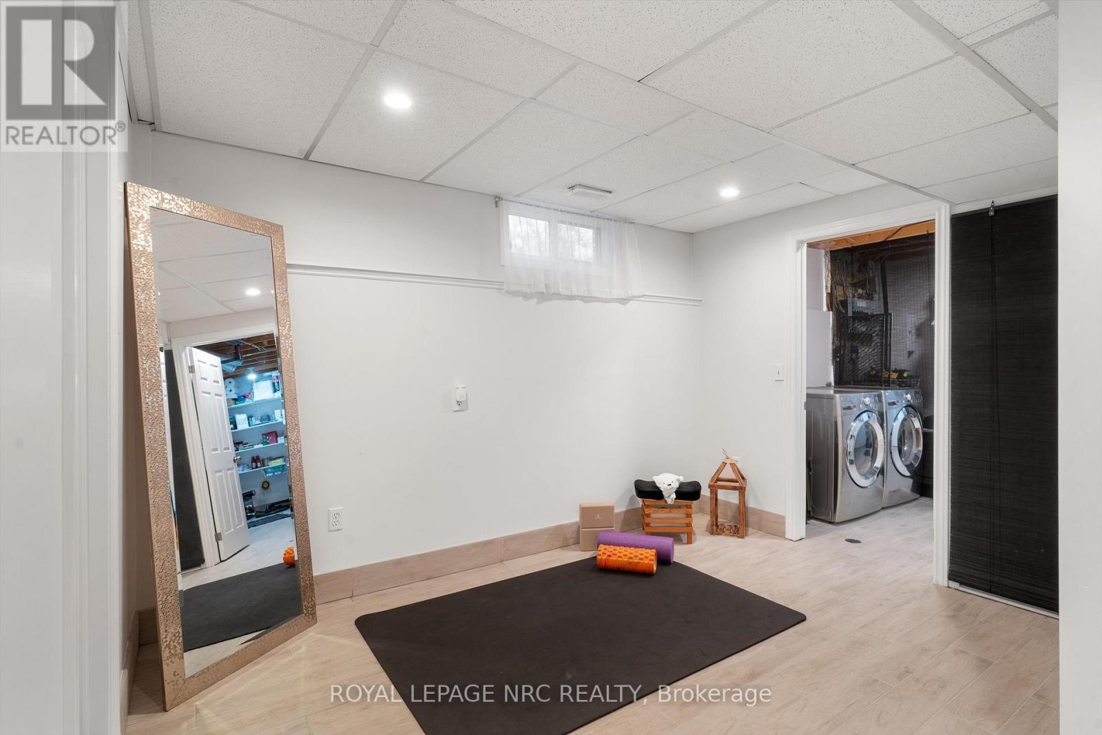 #B 393 GLENDALE AVENUE - 29
