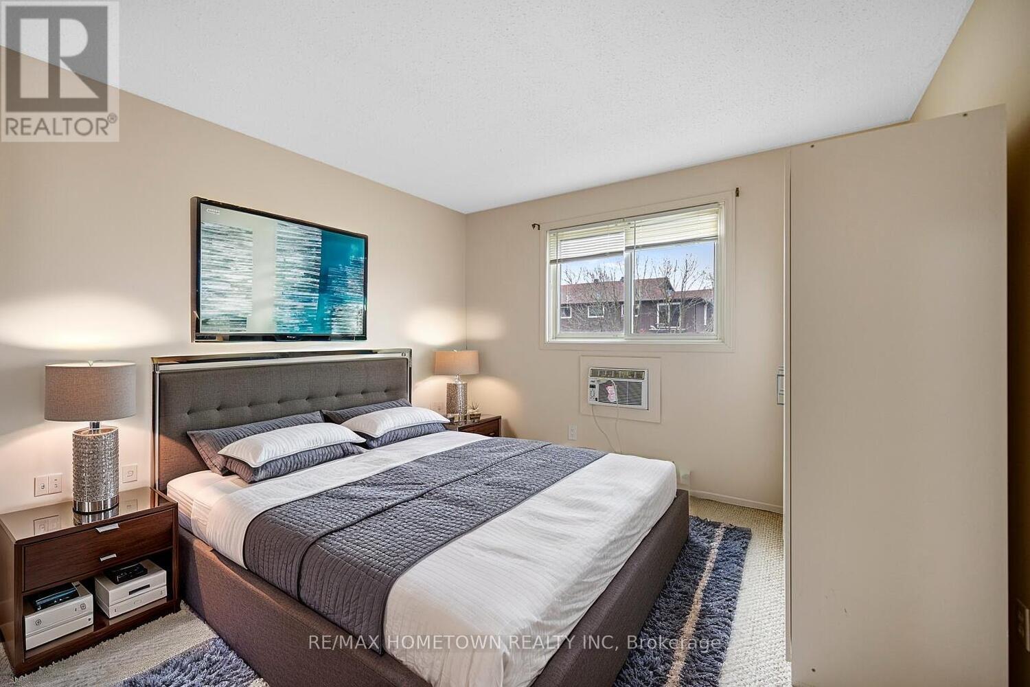 #17 6 CHARLOTTE PLACE - 17