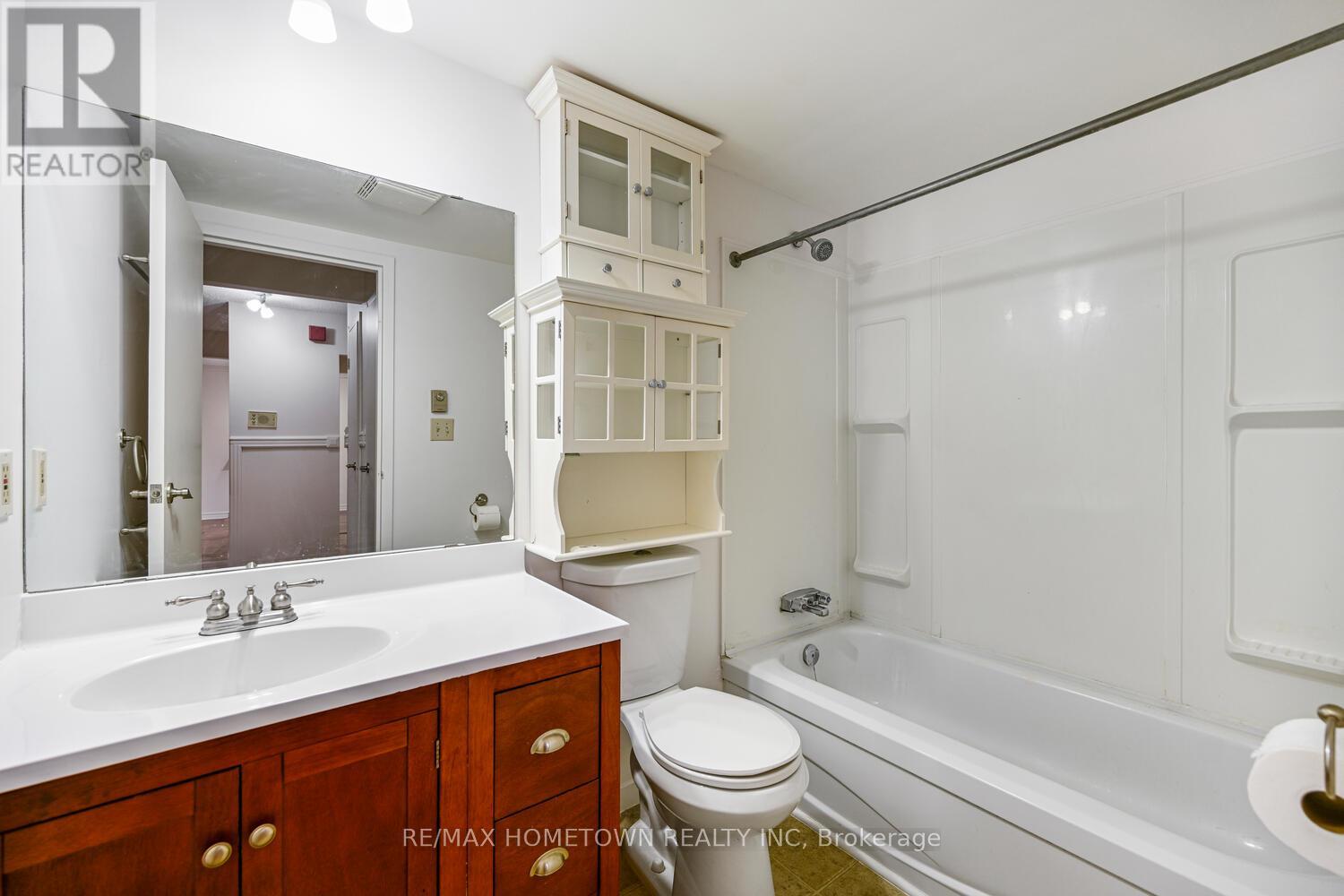 #17 6 CHARLOTTE PLACE - 22