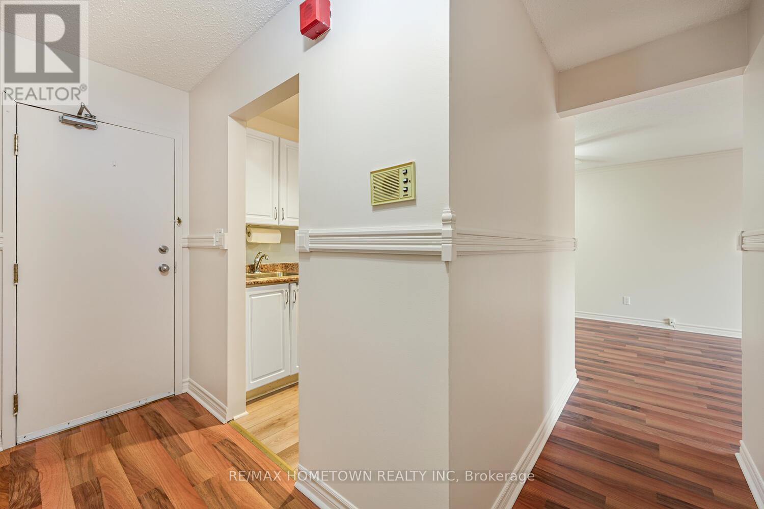 #17 6 CHARLOTTE PLACE - 5
