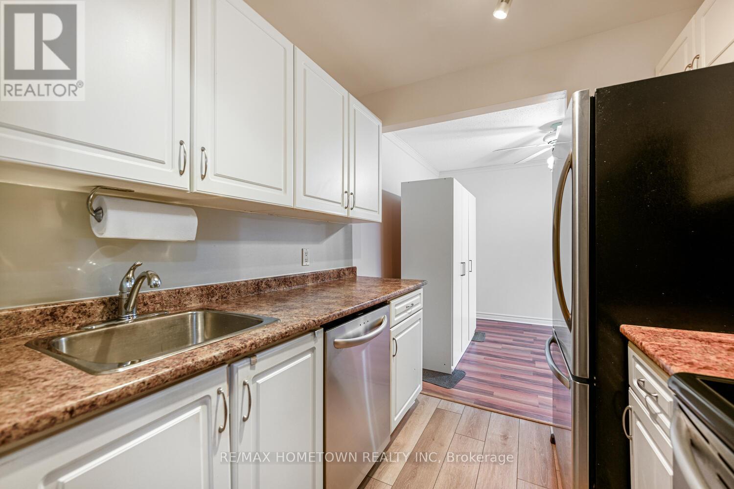#17 6 CHARLOTTE PLACE - 8