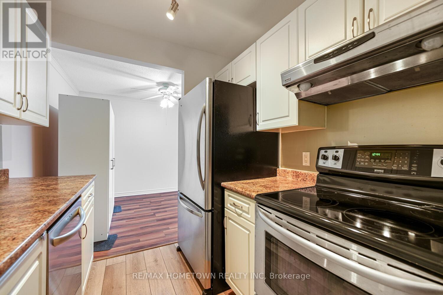 #17 6 CHARLOTTE PLACE - 9