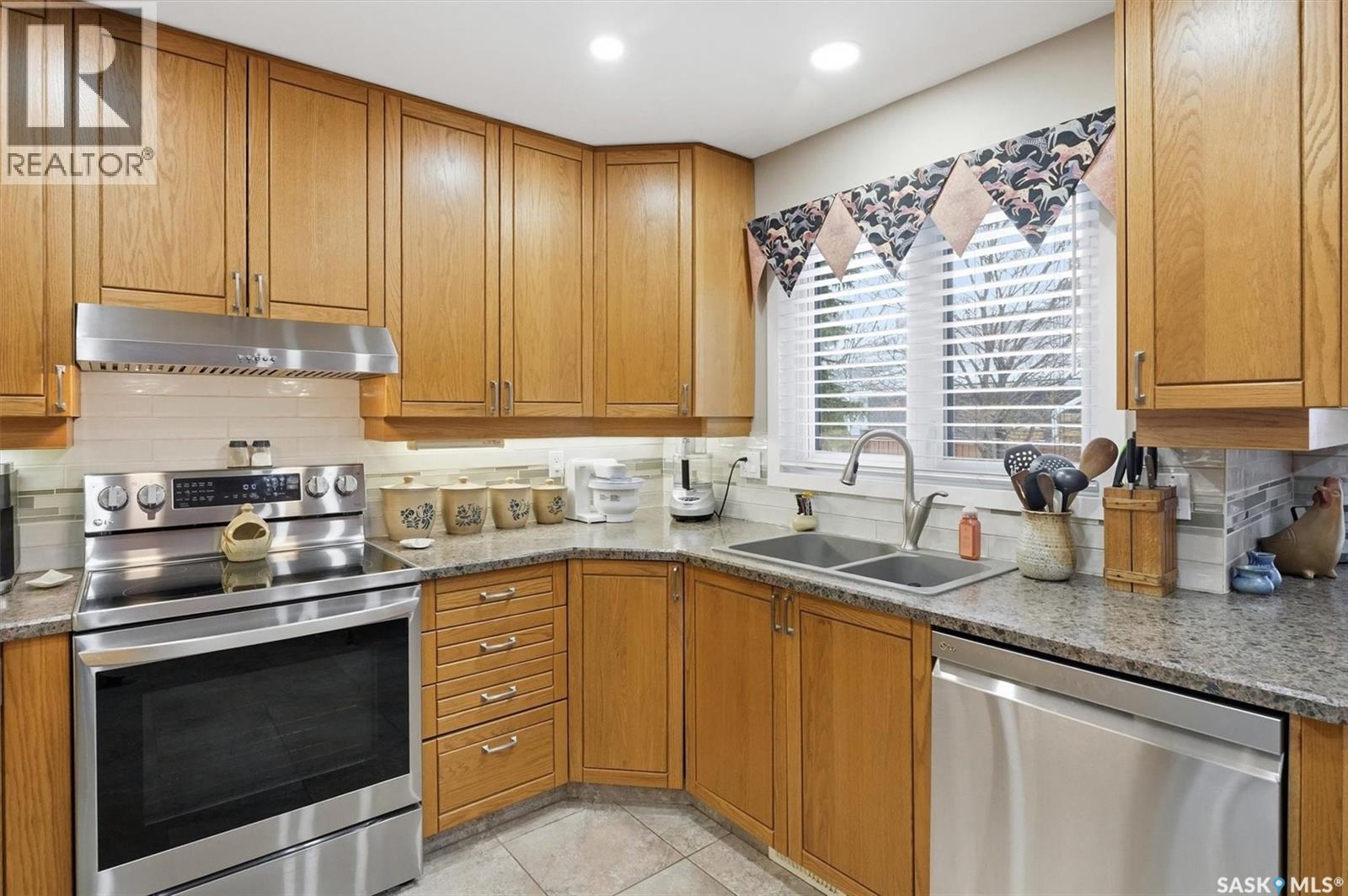 #16 310 KINGSMERE BOULEVARD - 12