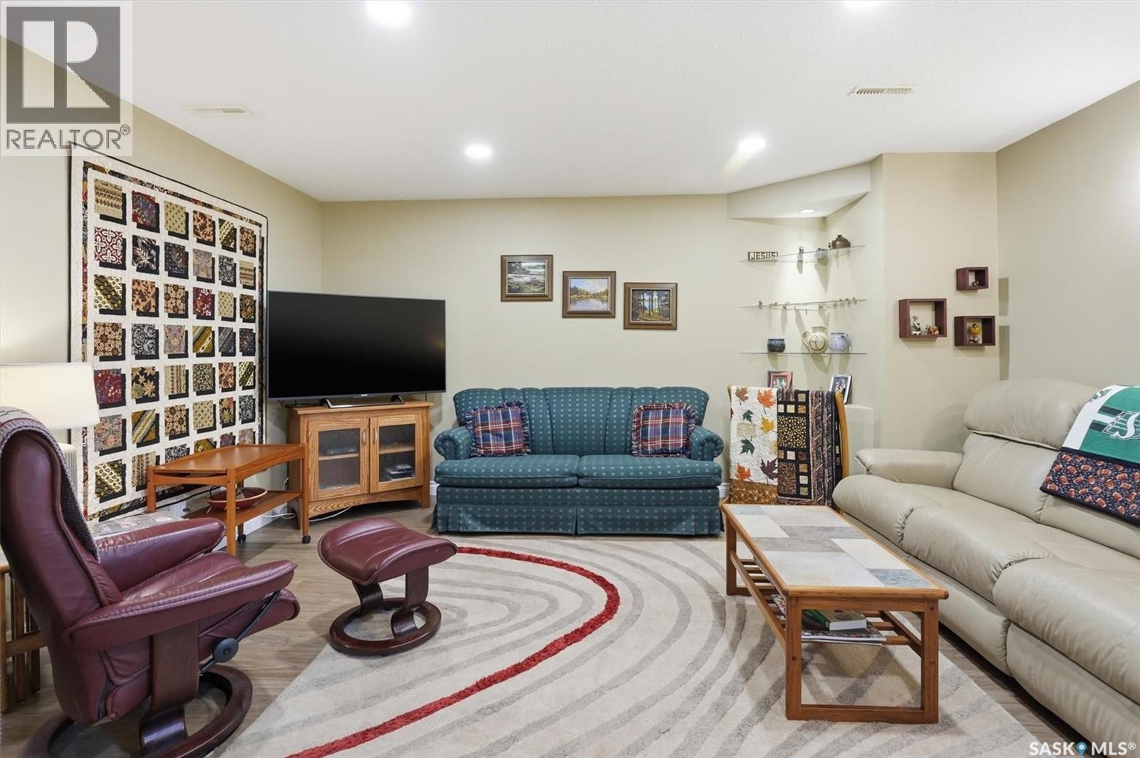 #16 310 KINGSMERE BOULEVARD - 28