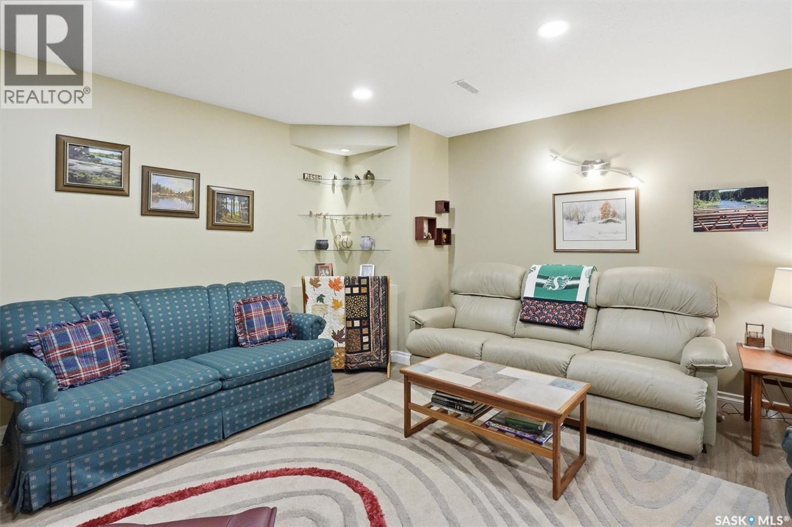 #16 310 KINGSMERE BOULEVARD - 29