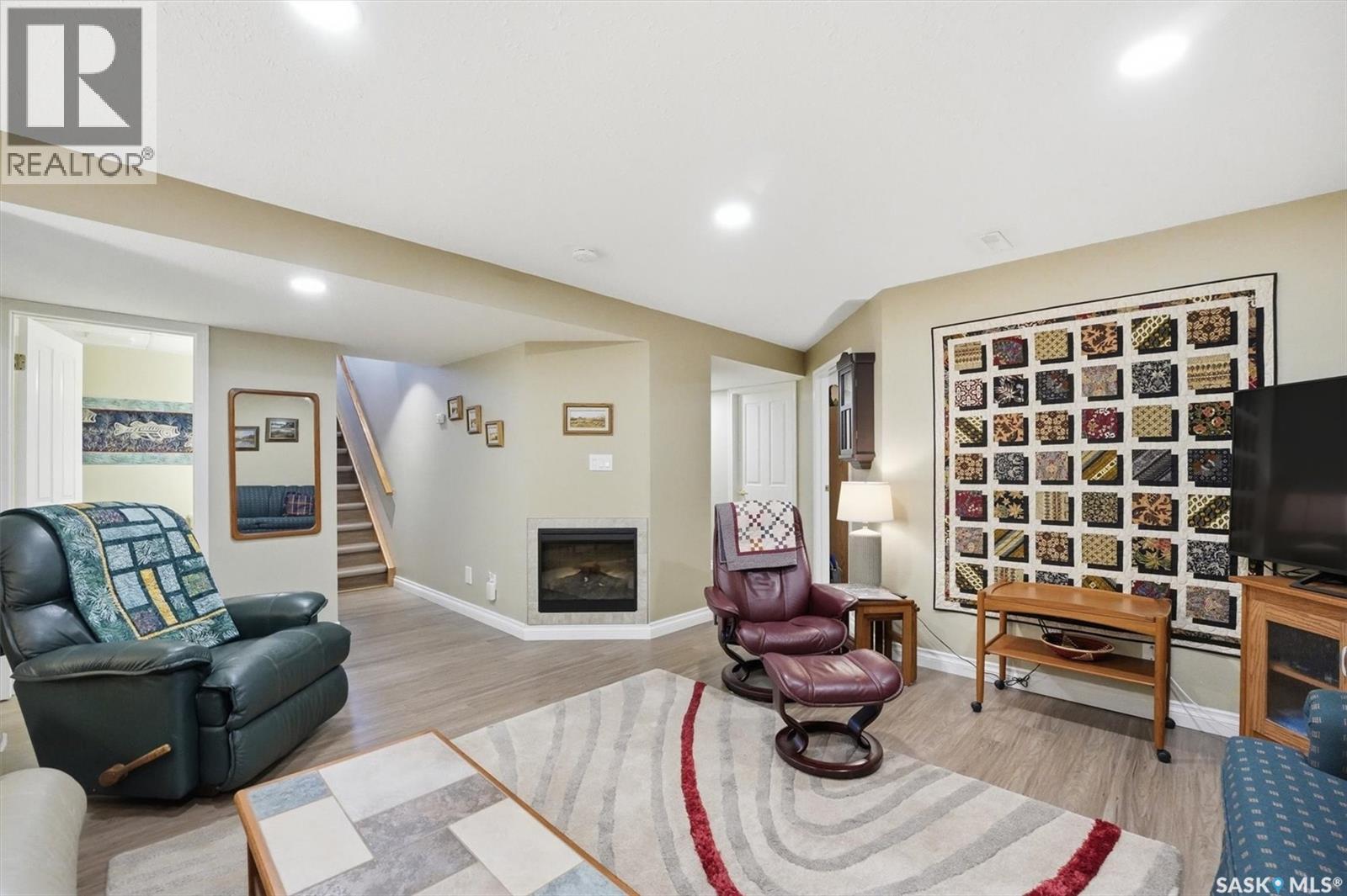 #16 310 KINGSMERE BOULEVARD - 30