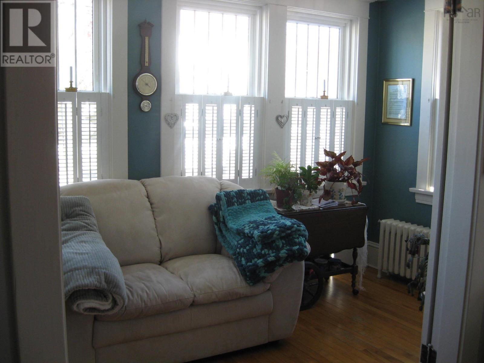 Property 1 of 34 of 40 Park Street