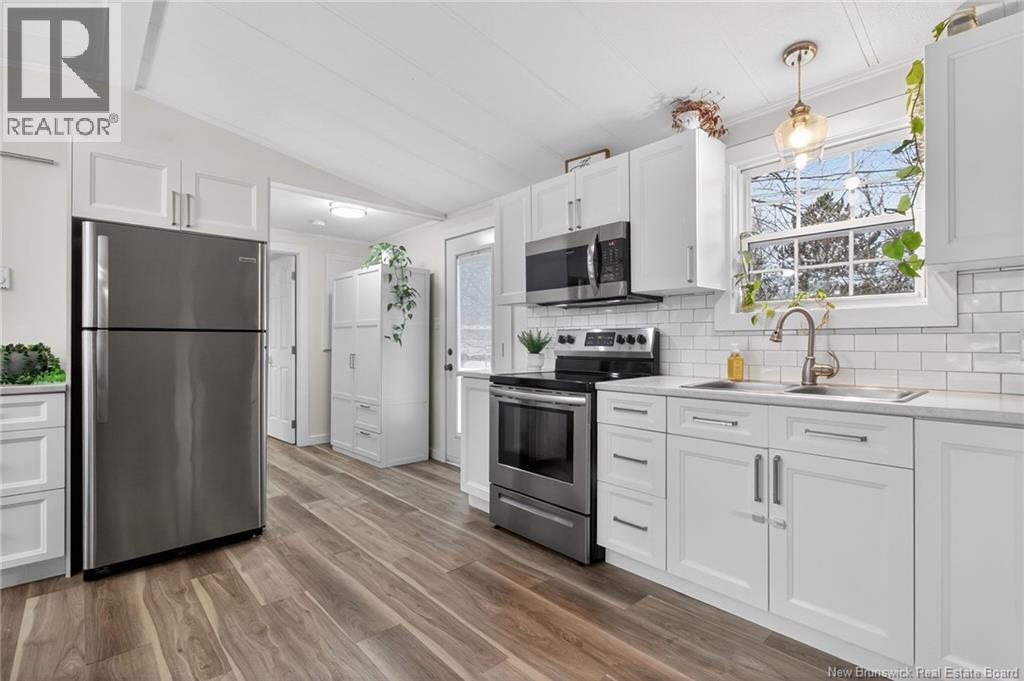 7 KINGFISHER STREET - 6