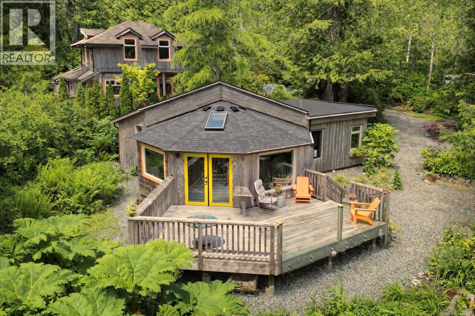 1076 Pacific Rim Hwy - 1