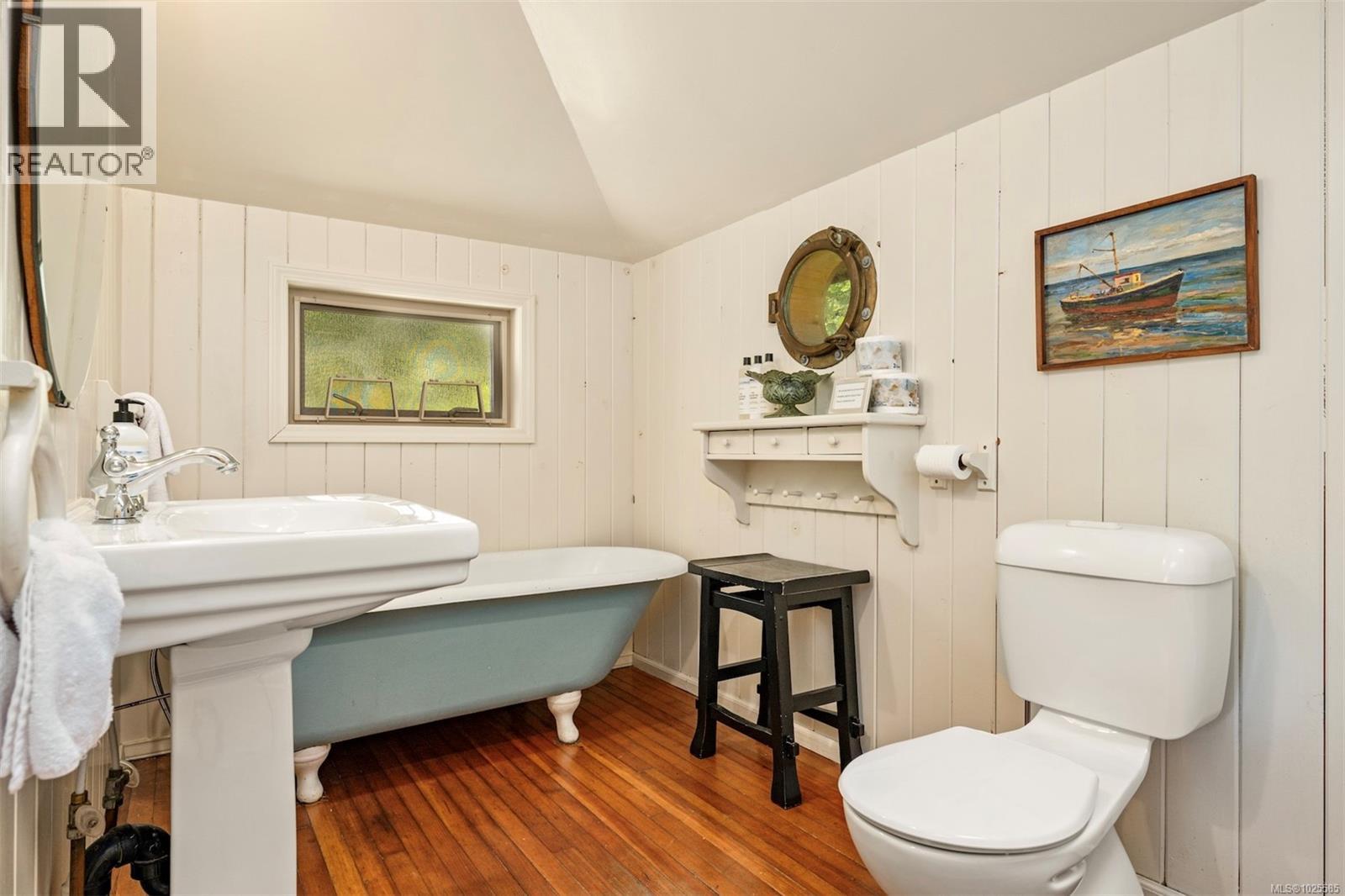 1076 PACIFIC RIM HWY - 16