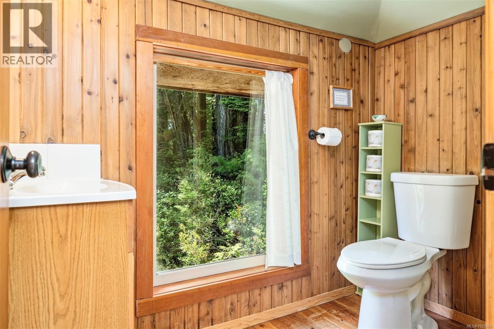 1076 PACIFIC RIM HWY - 22