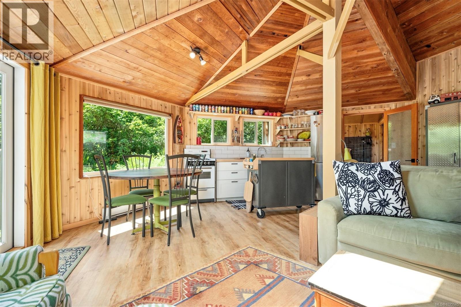 1076 PACIFIC RIM HWY - 32