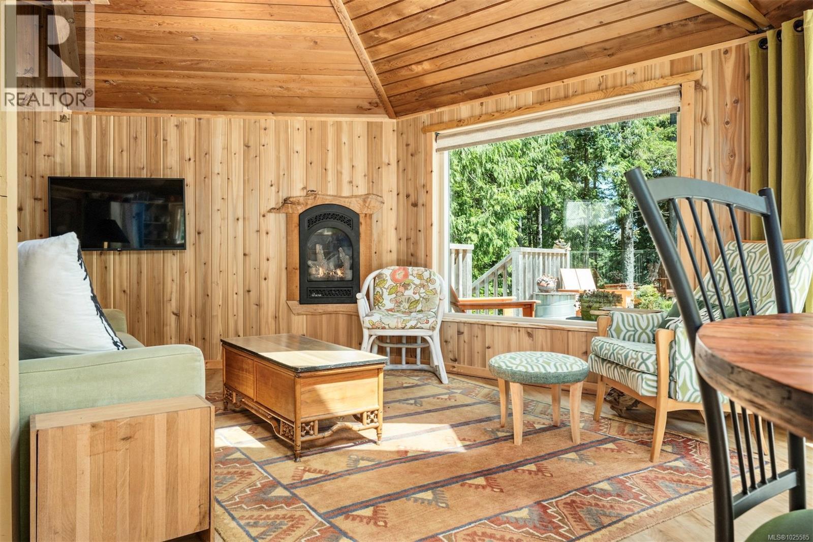 1076 PACIFIC RIM HWY - 33