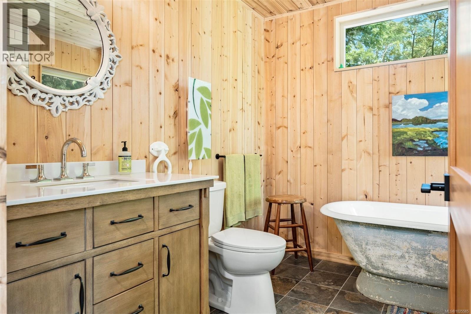 1076 PACIFIC RIM HWY - 36