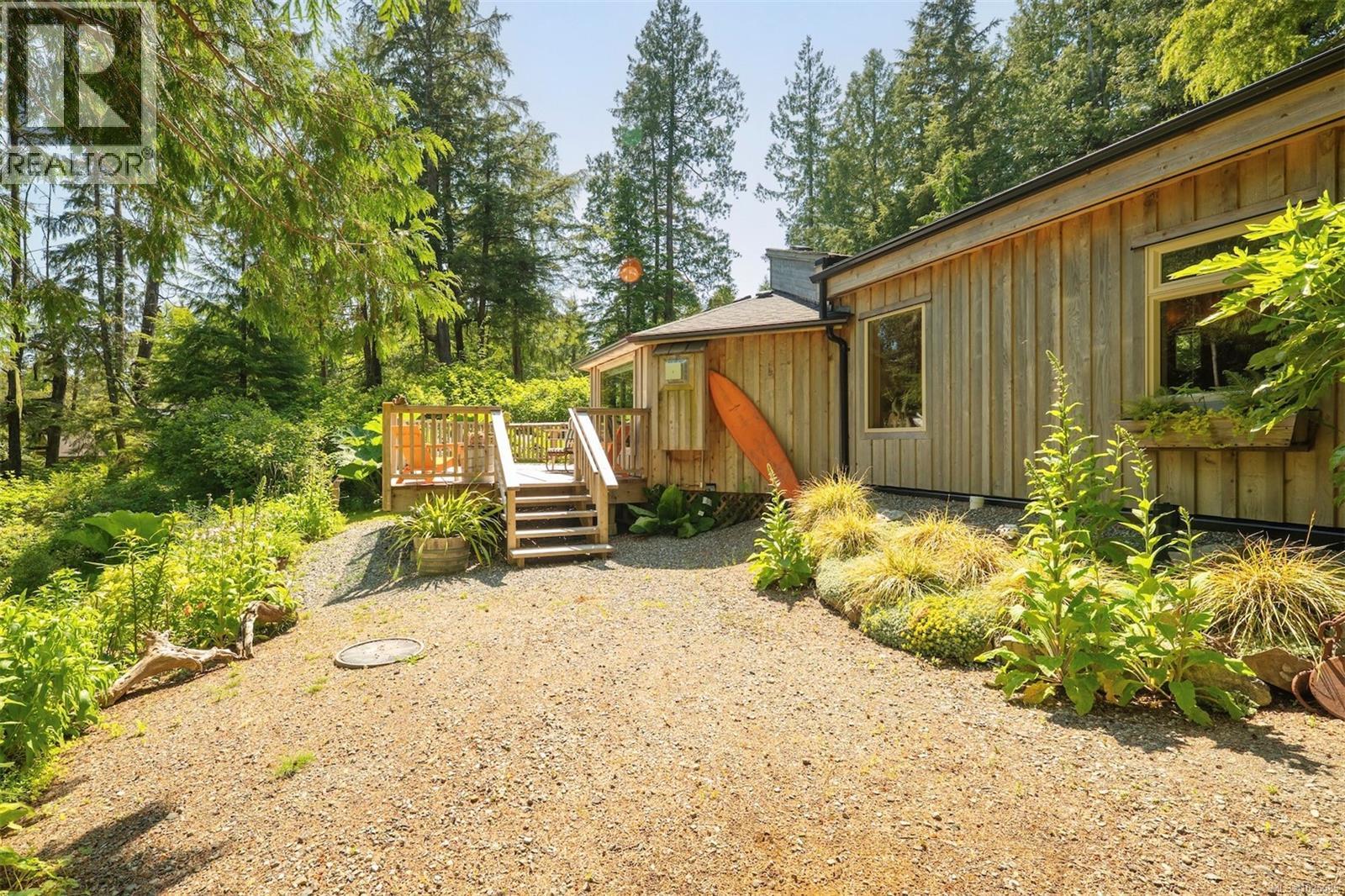 1076 PACIFIC RIM HWY - 44