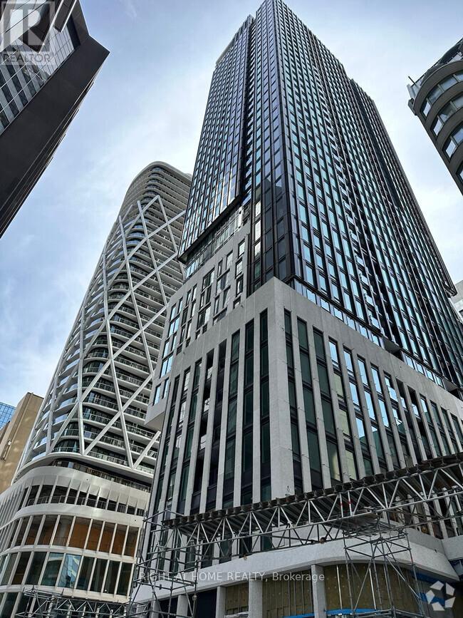 3406 - 238 SIMCOE STREET