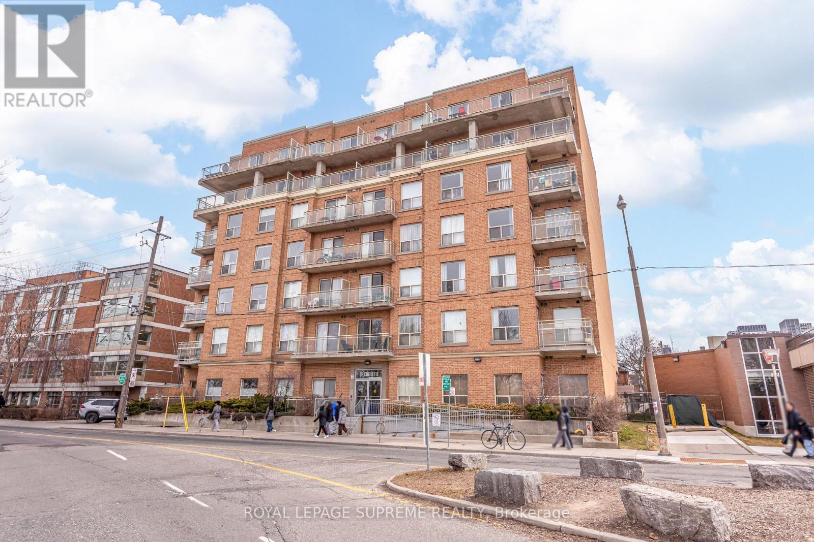 Listing photo of 407 - 11 CHRISTIE STREET