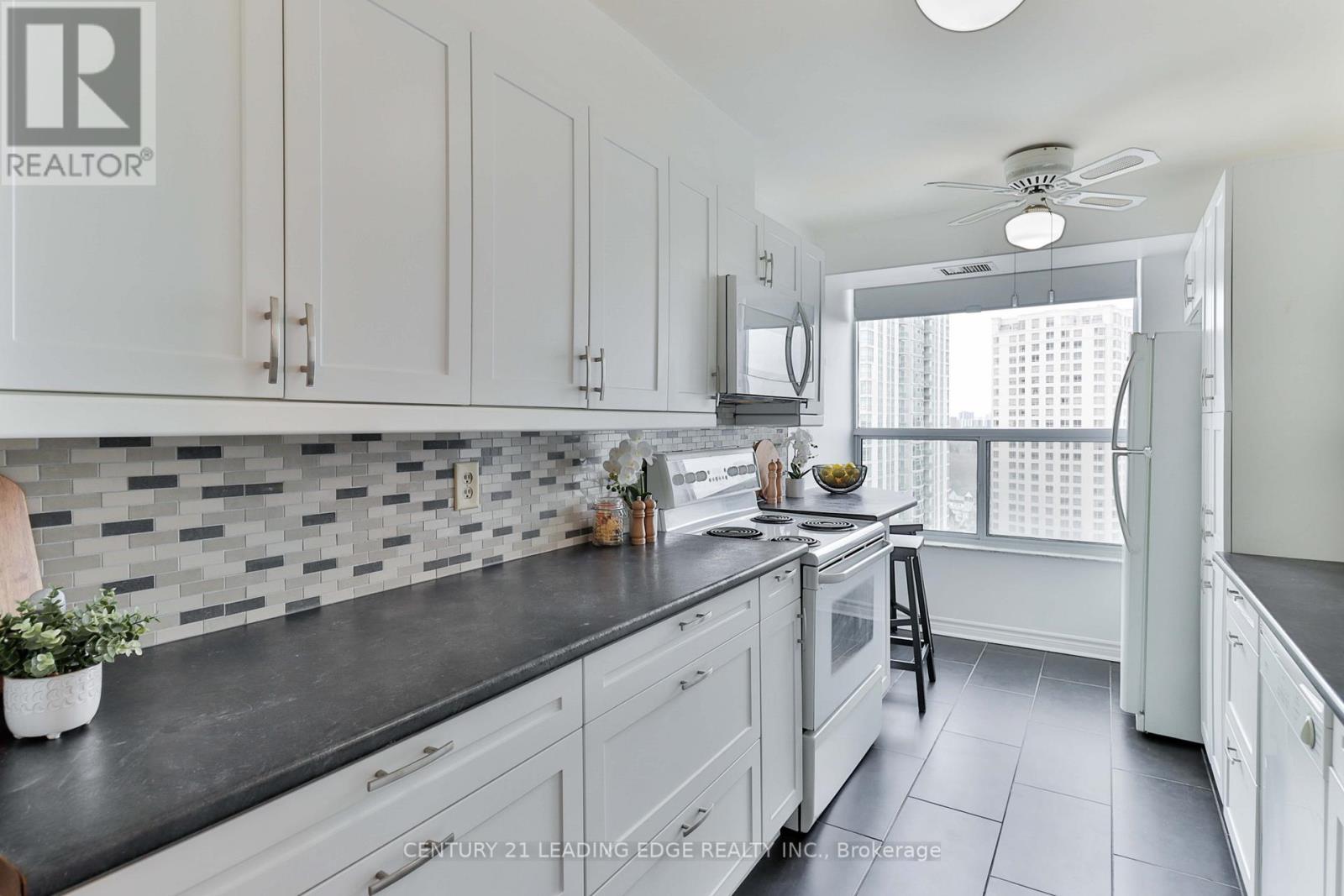 #1804 2365 KENNEDY ROAD - 15