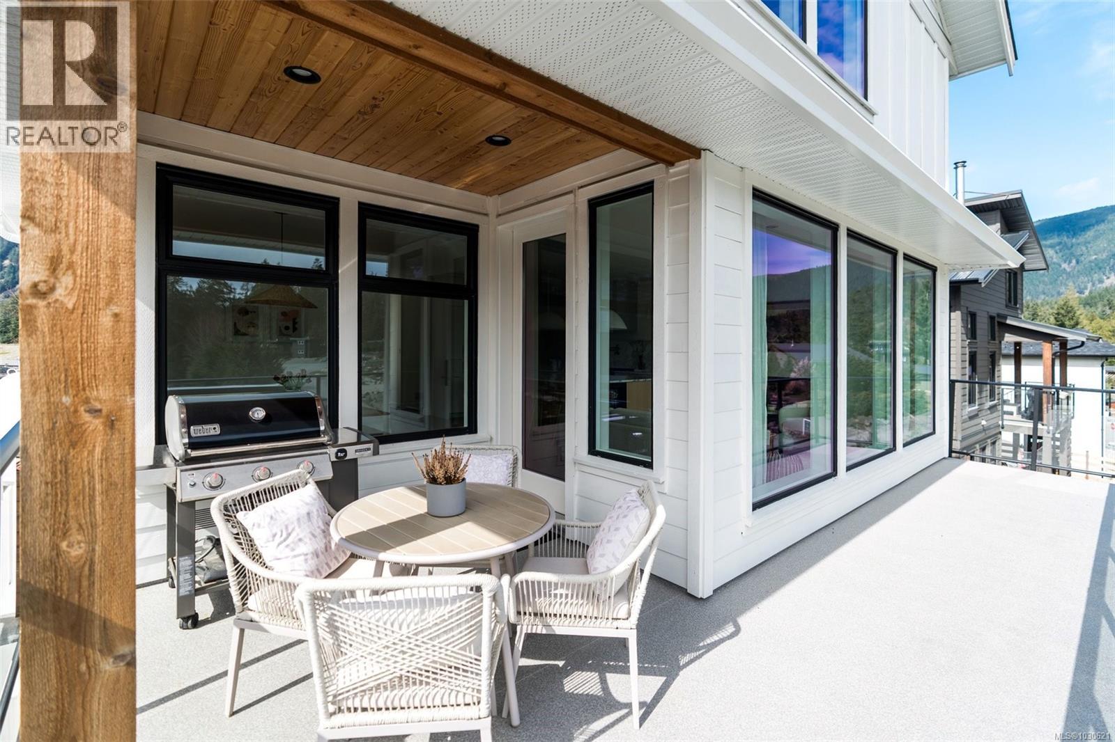 9386 LAKEFRONT RISE - 32