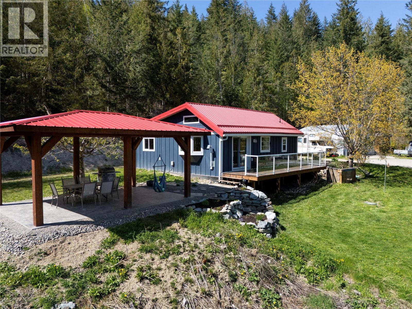  6740 Highway 97A Highway, Grindrod