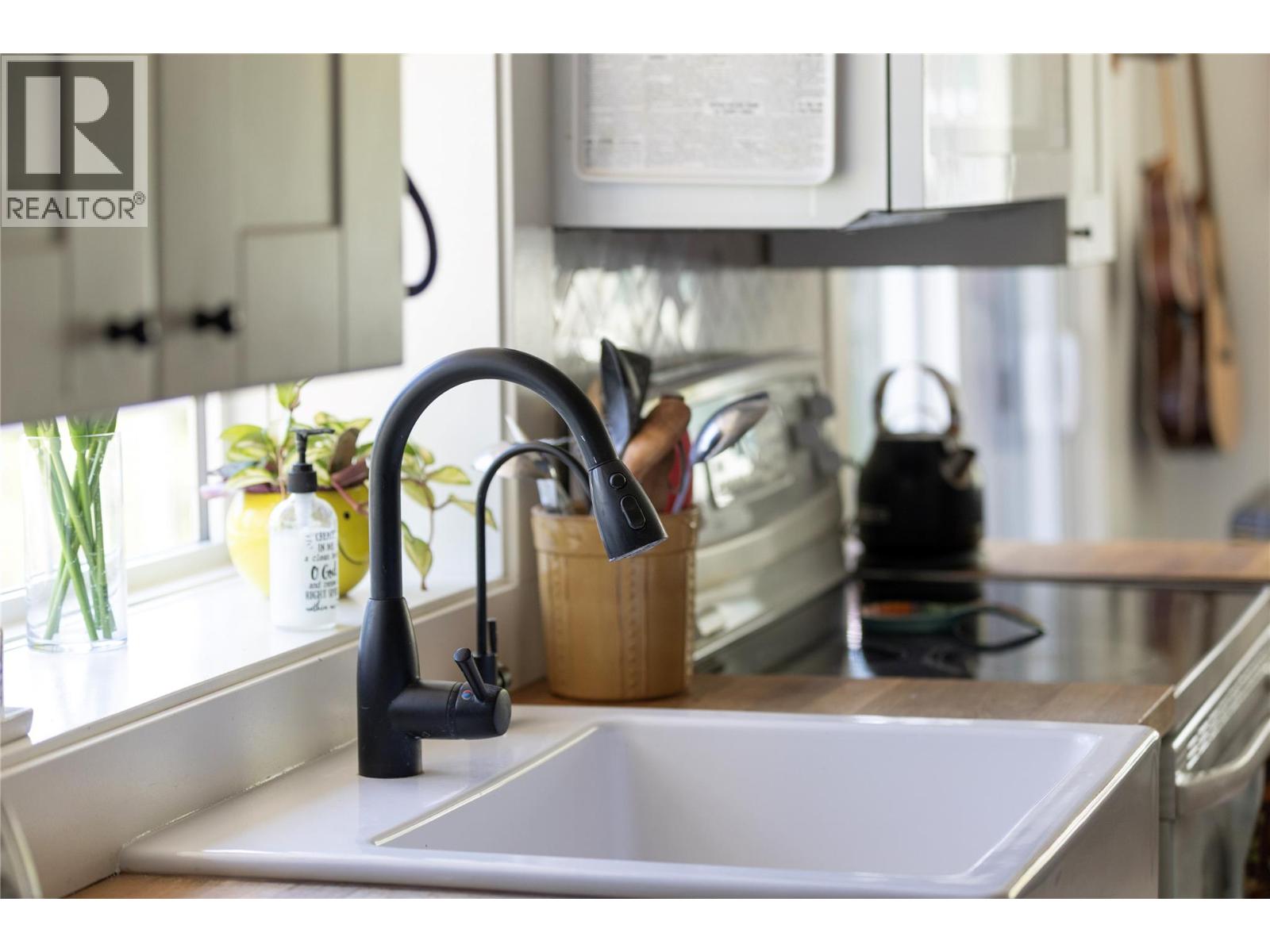 6740 Highway 97A Highway, Grindrod