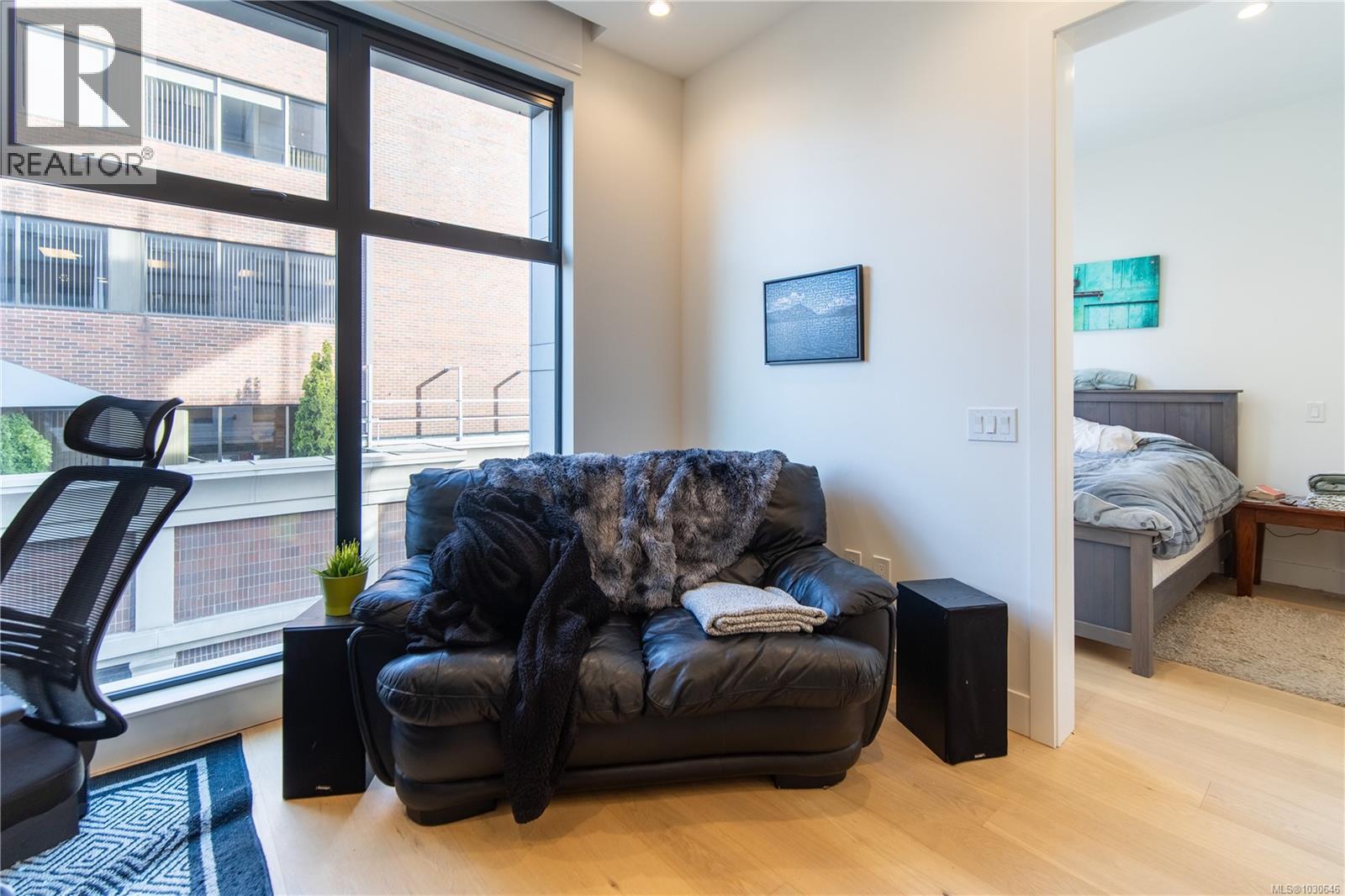 #302 888 GOVERNMENT ST - 11