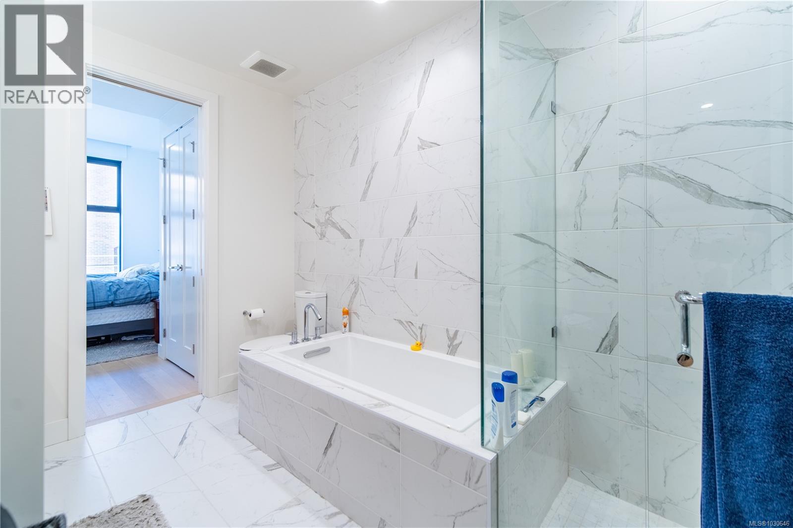 #302 888 GOVERNMENT ST - 9