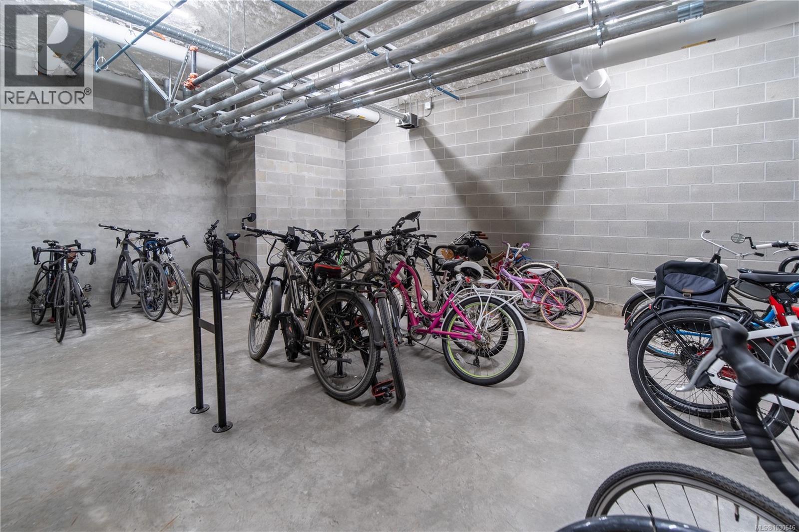 #302 888 GOVERNMENT ST - 14