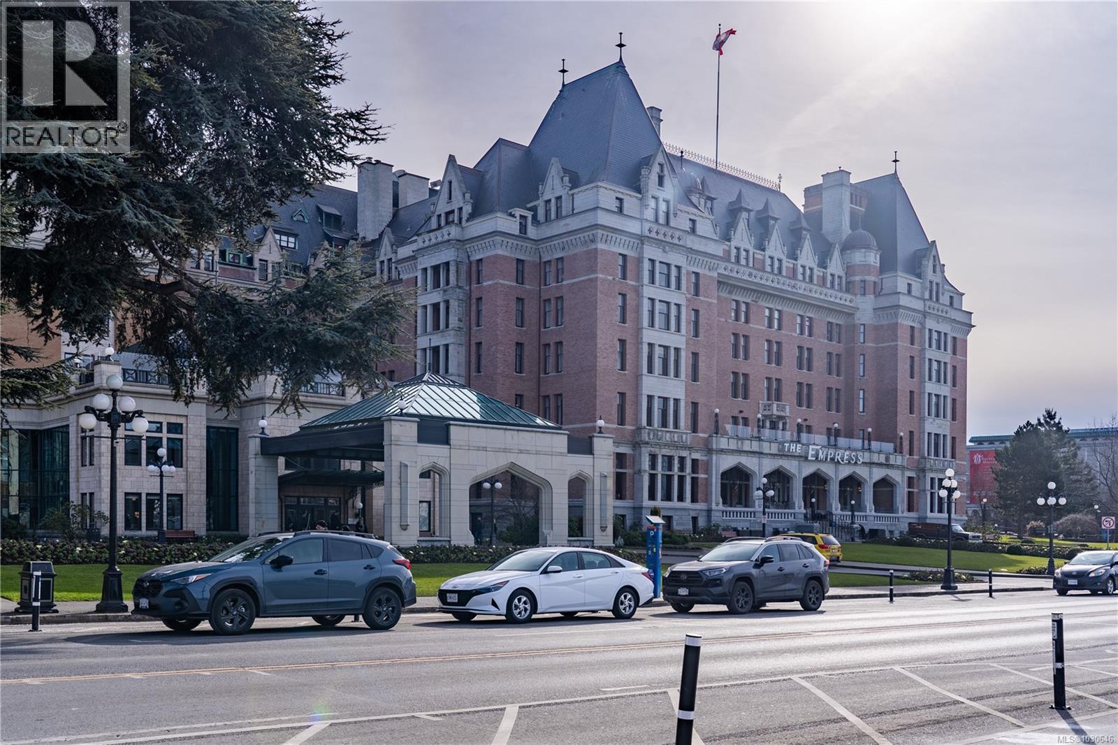 #302 888 GOVERNMENT ST - 22