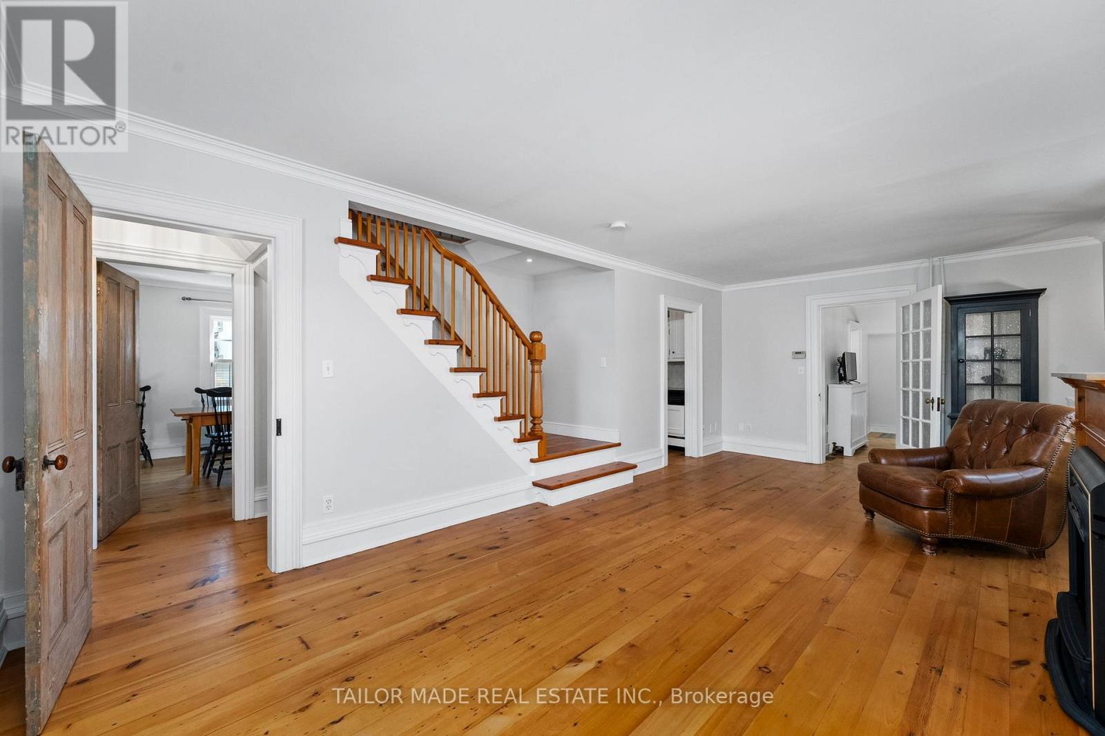 19 ISABELLA STREET - 19
