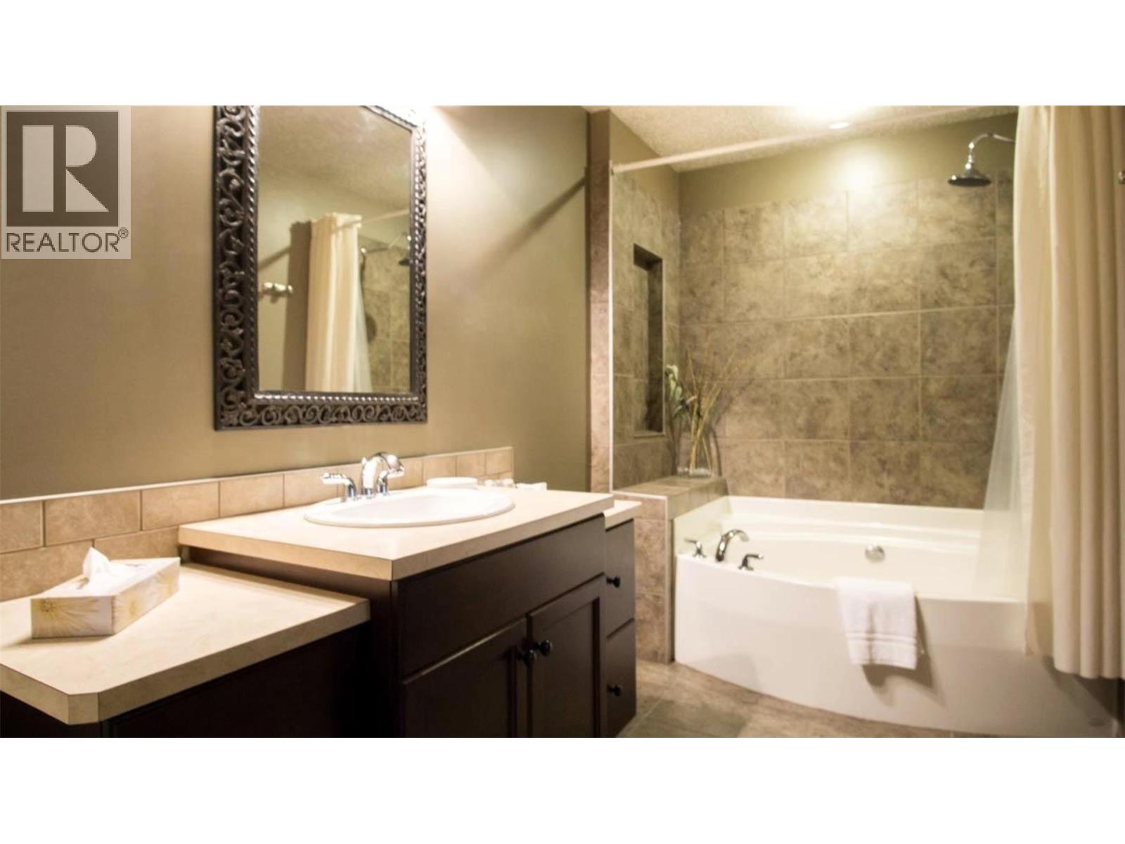 500 BIGHORN Boulevard Unit# 513, Radium Hot Springs