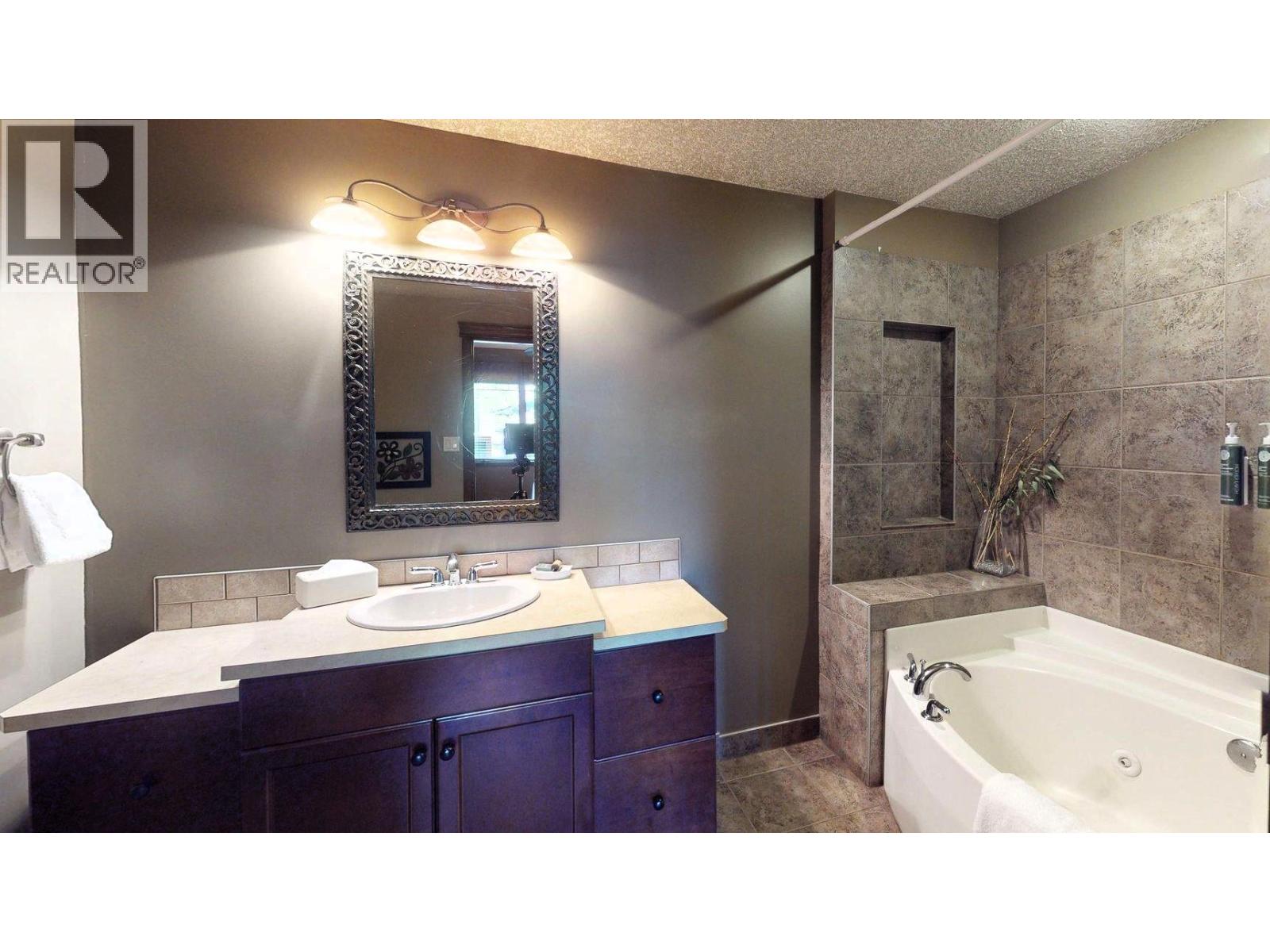 500 BIGHORN Boulevard Unit# 513, Radium Hot Springs