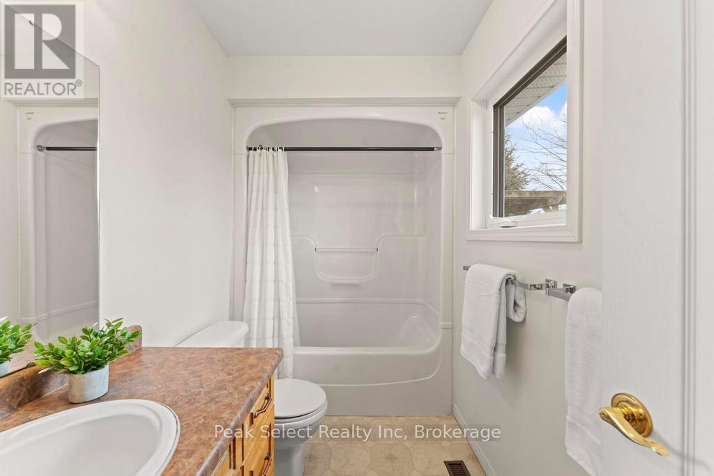 #31 30 ANN STREET - 27