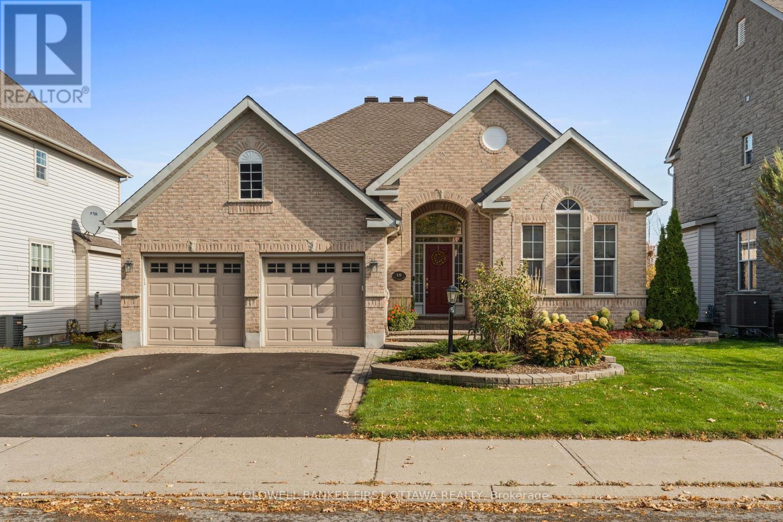 19 FENCEROW WAY - 1