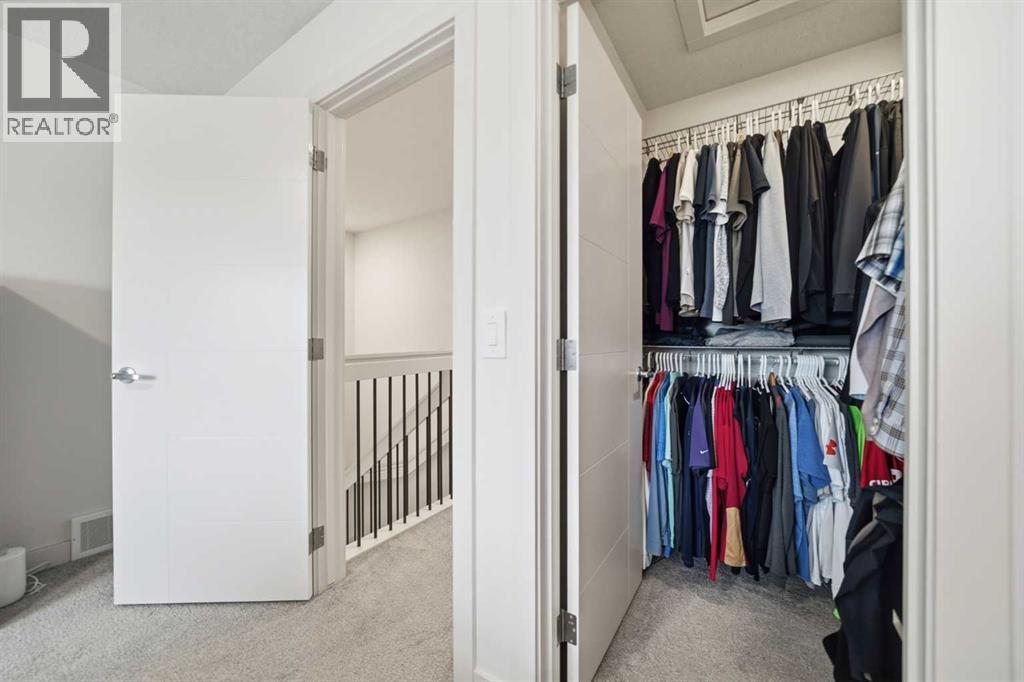 Single Family House for Sale in  Wolf Creek Avenue SE Wolf Willow Calgary 