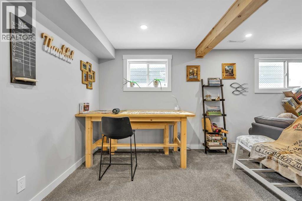 8536 33 Avenue NW, Calgary, Alberta