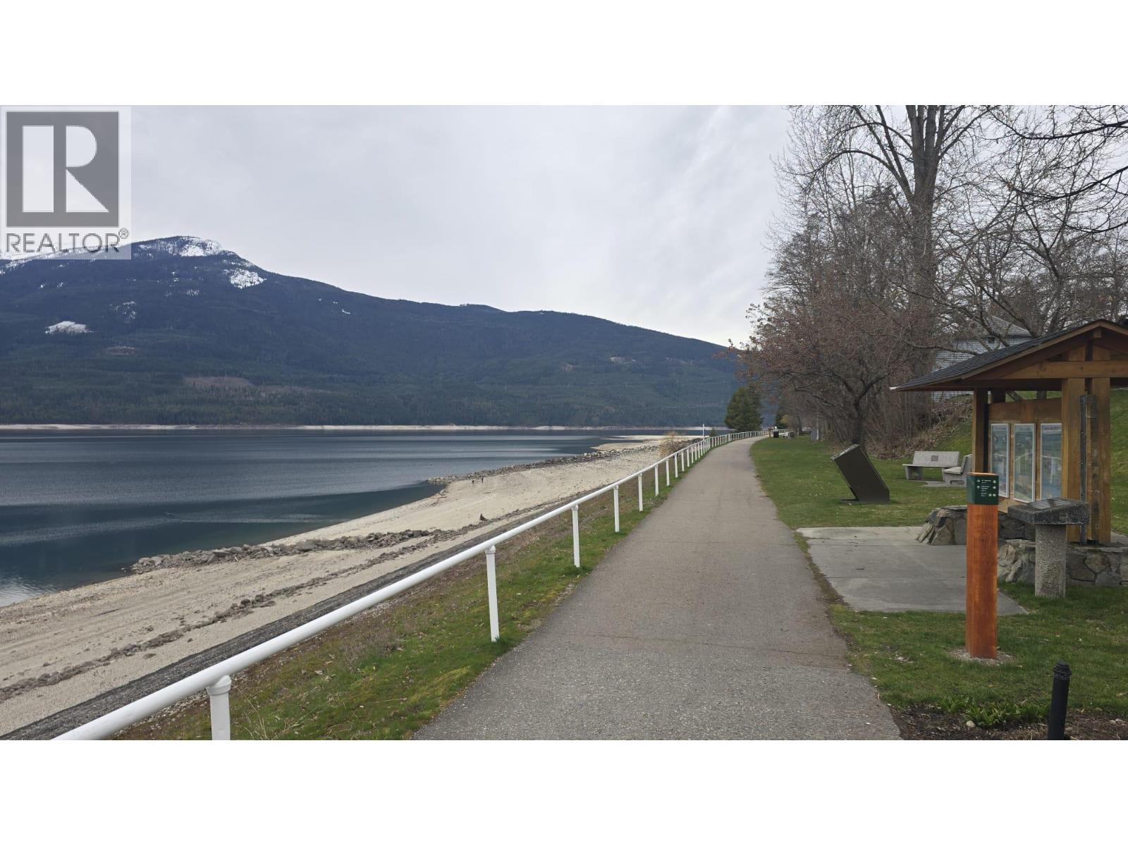  96 4 Avenue Southwest, Nakusp