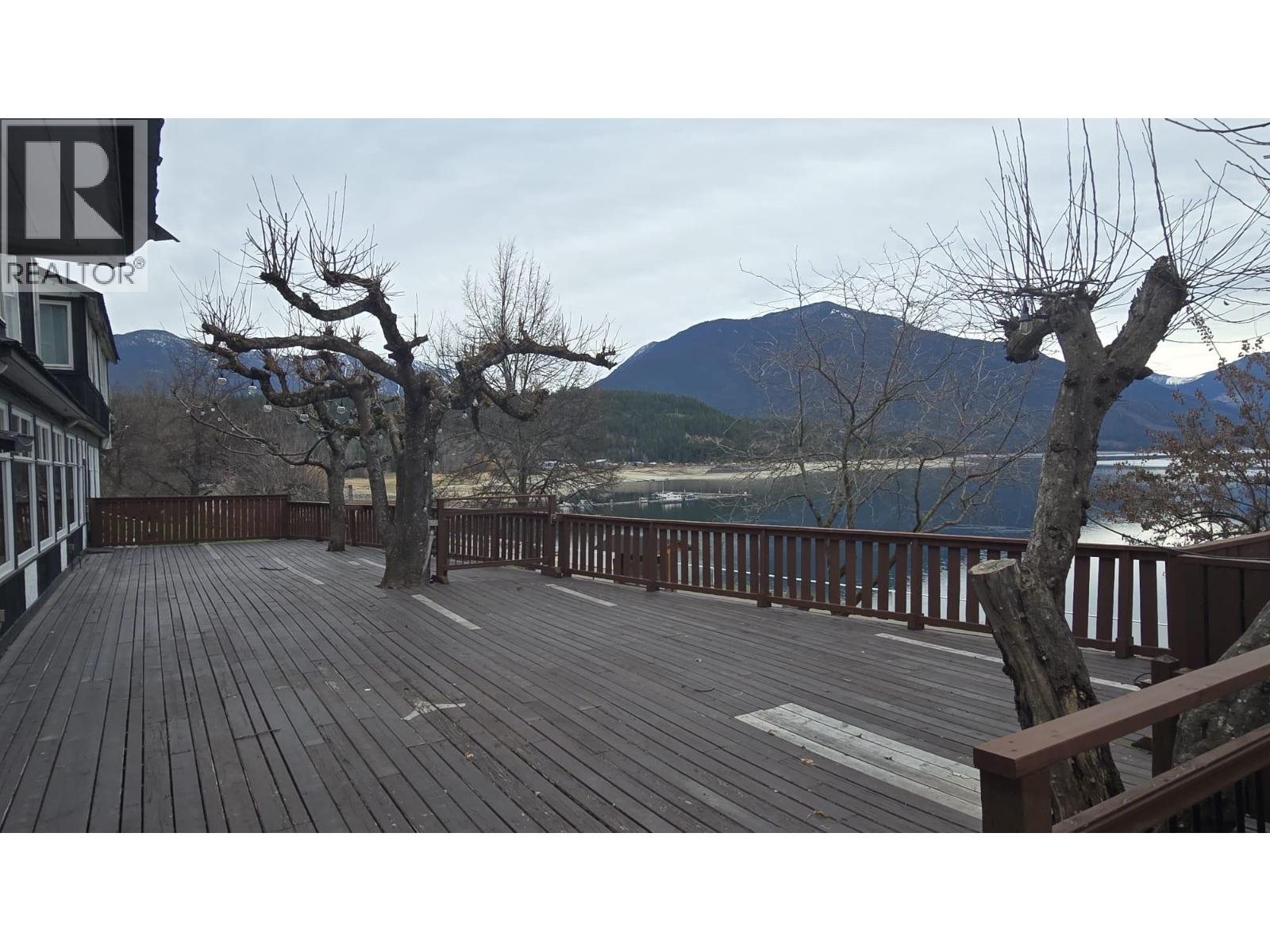  96 4 Avenue Southwest, Nakusp