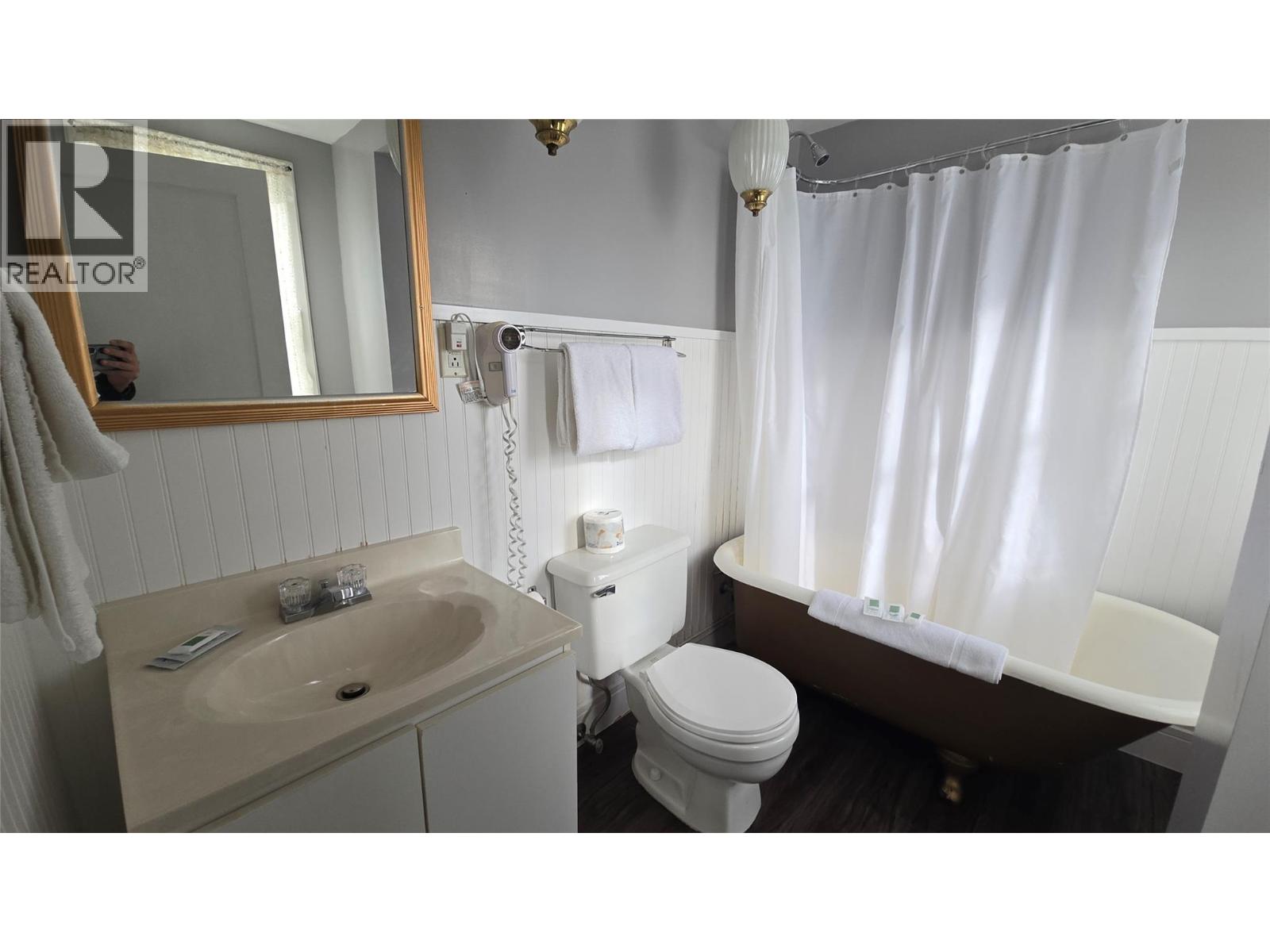  96 4 Avenue Southwest, Nakusp