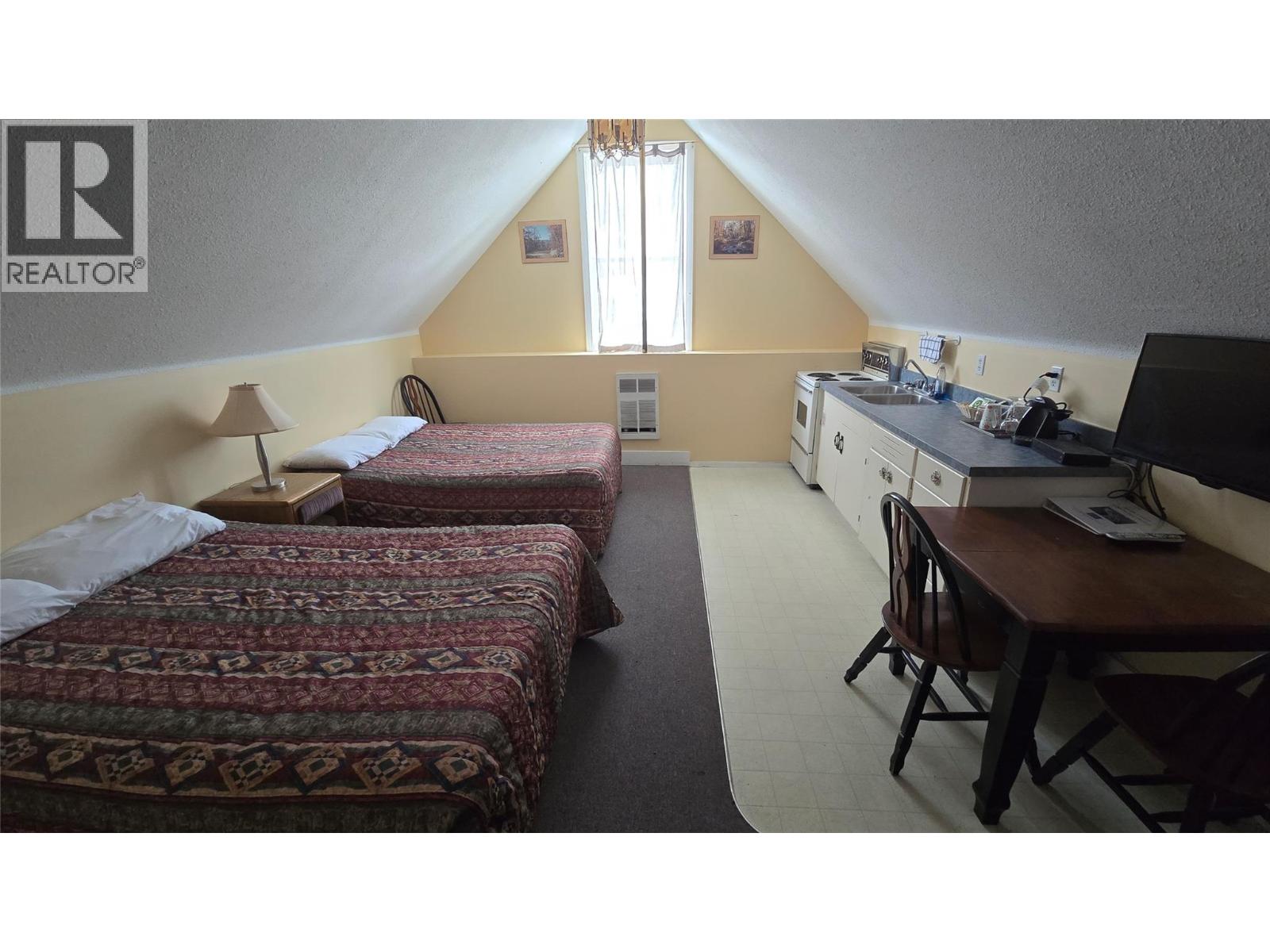  96 4 Avenue Southwest, Nakusp