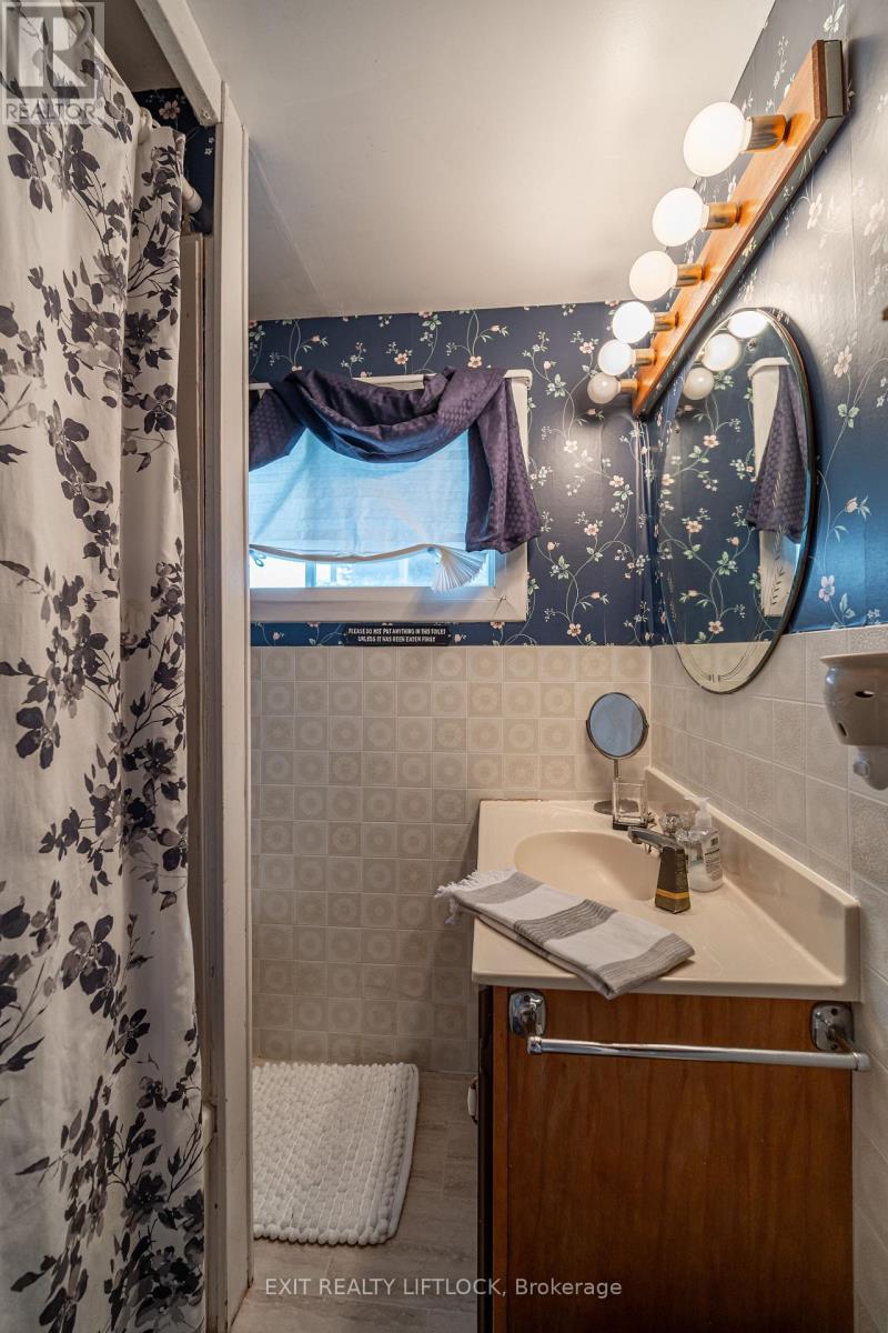 854 FIFE'S BAY MARINA LANE - 27