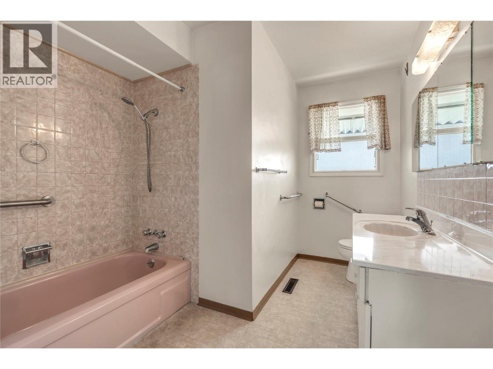 250 Bennett Avenue, Penticton