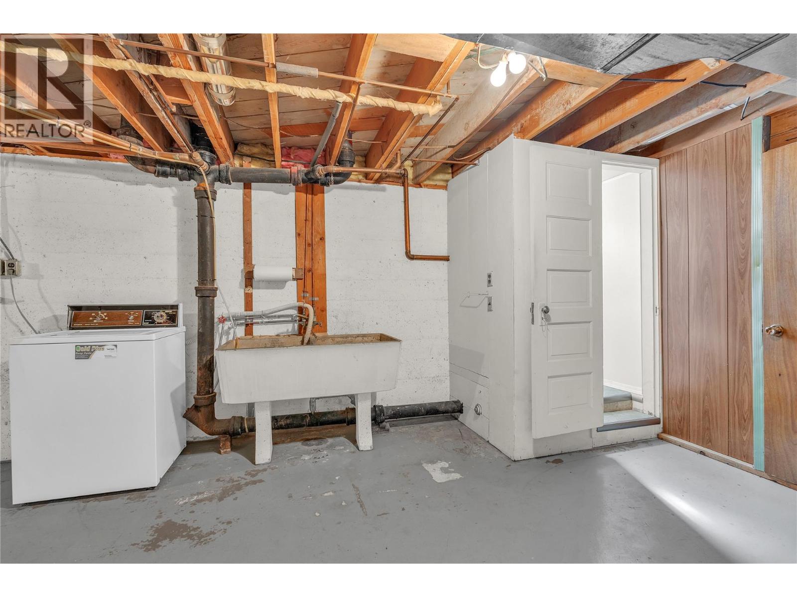 250 Bennett Avenue - 27
