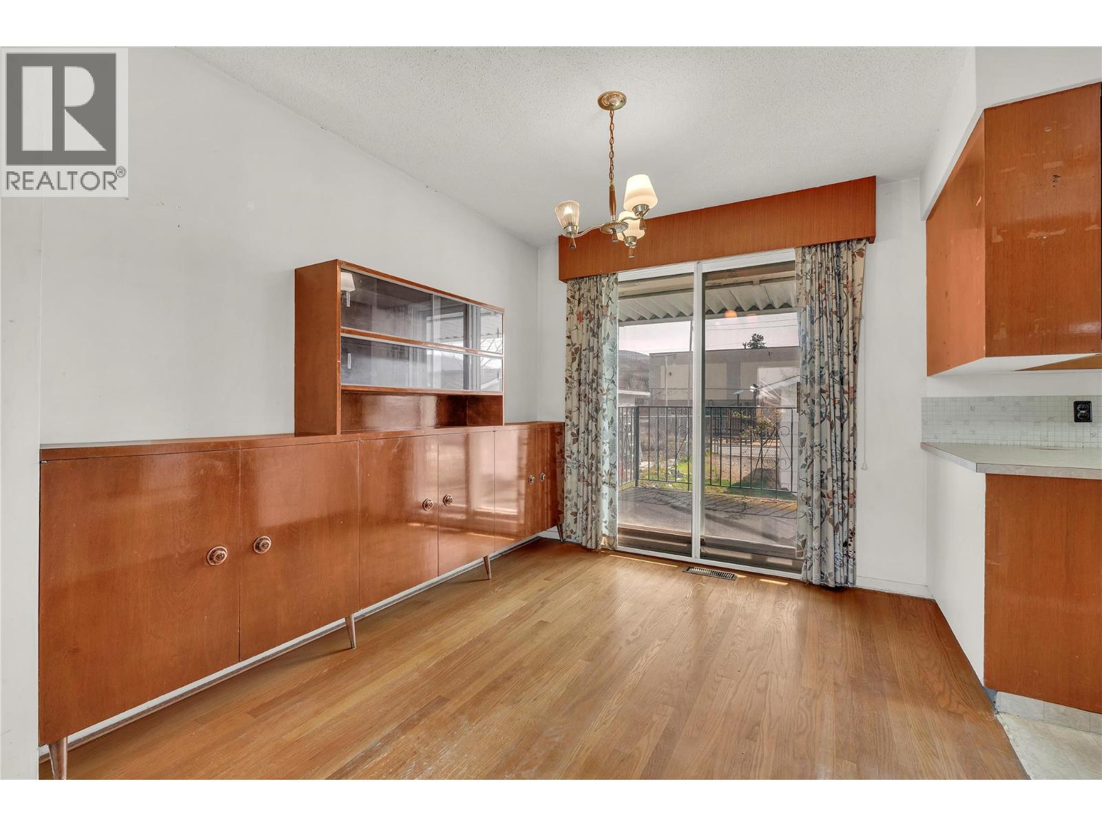250 Bennett Avenue - 7