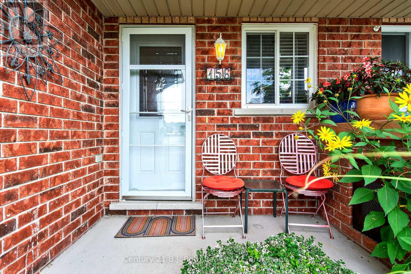 156 SOUTHWINDS CRESCENT - 4