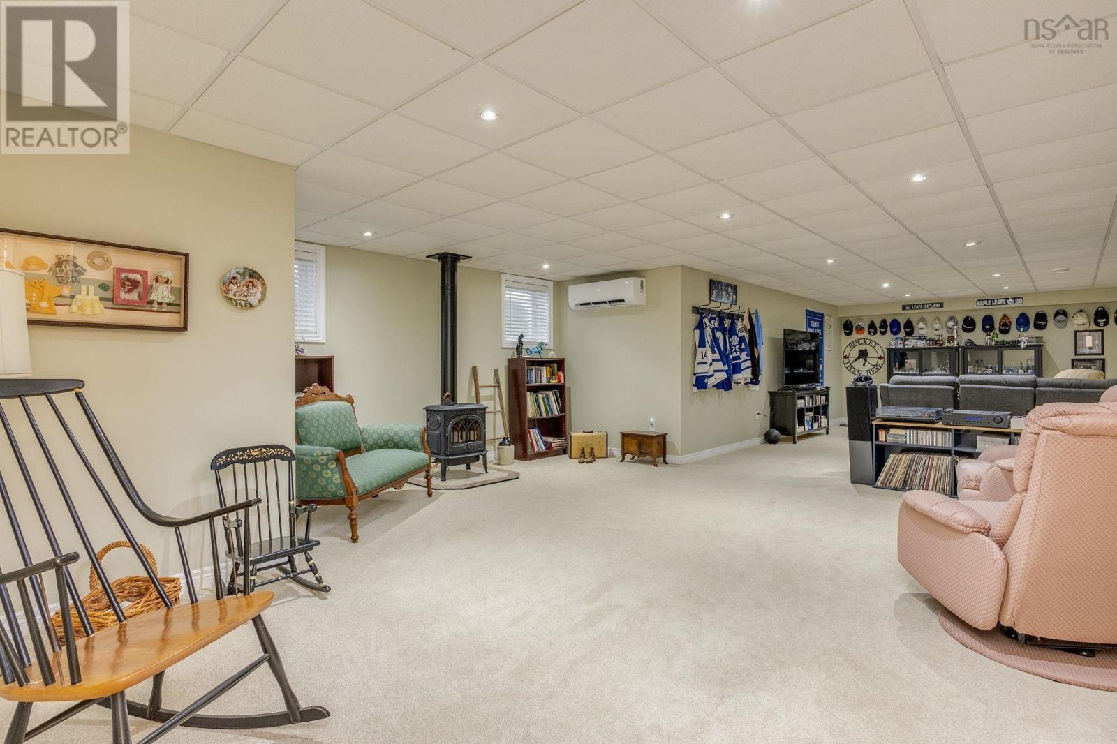 Property 34 of 49 of 73 Gravenstein Drive