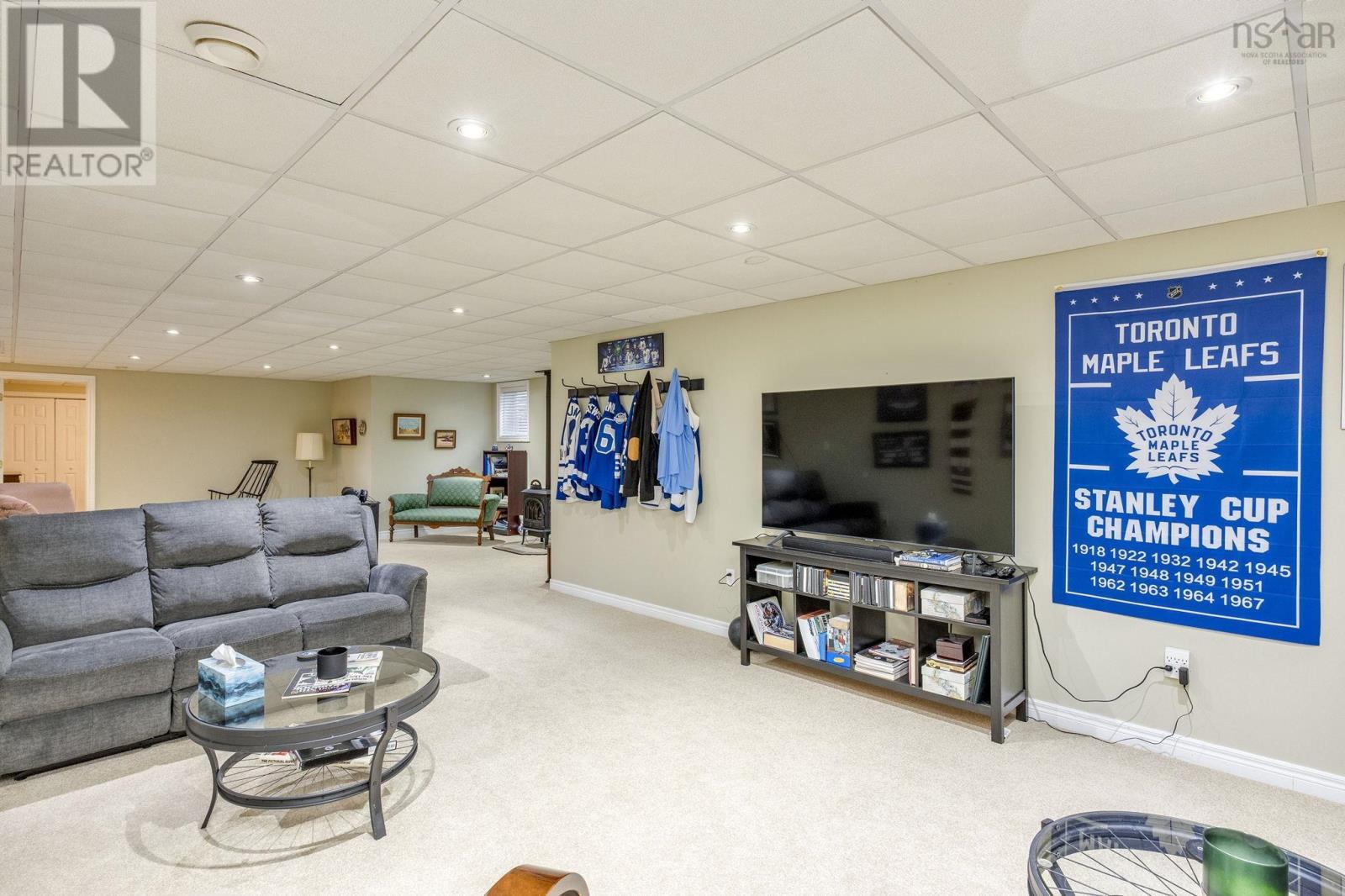 Property 22 of 49 of 73 Gravenstein Drive